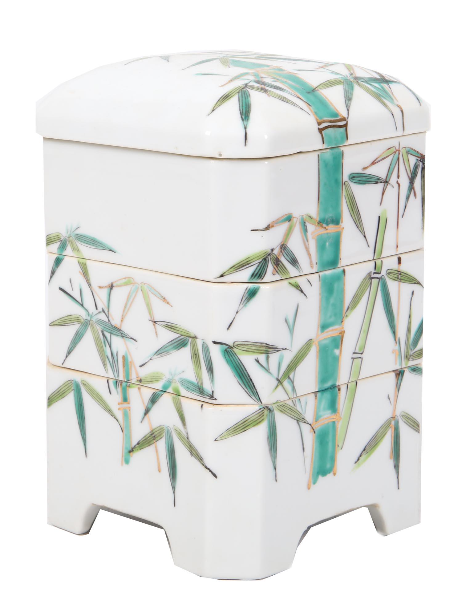 A MID CENTURY JAPANESE PORCELAIN BENTO BOX (1 of 6)