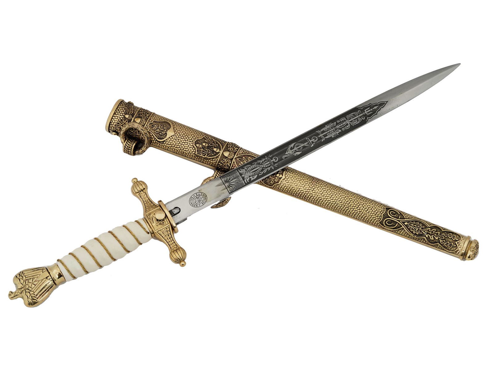 WWII GERMAN 3RD REICH KRIEGSMARINE ADMIRAL DAGGER: A WWII German Nazi Third Reich Kriegsmarine Admirals dagger. The grip is covered with white cellulose and decorated with gilt brass wired bound. The figural pommel features a gilt brass eagle swastika