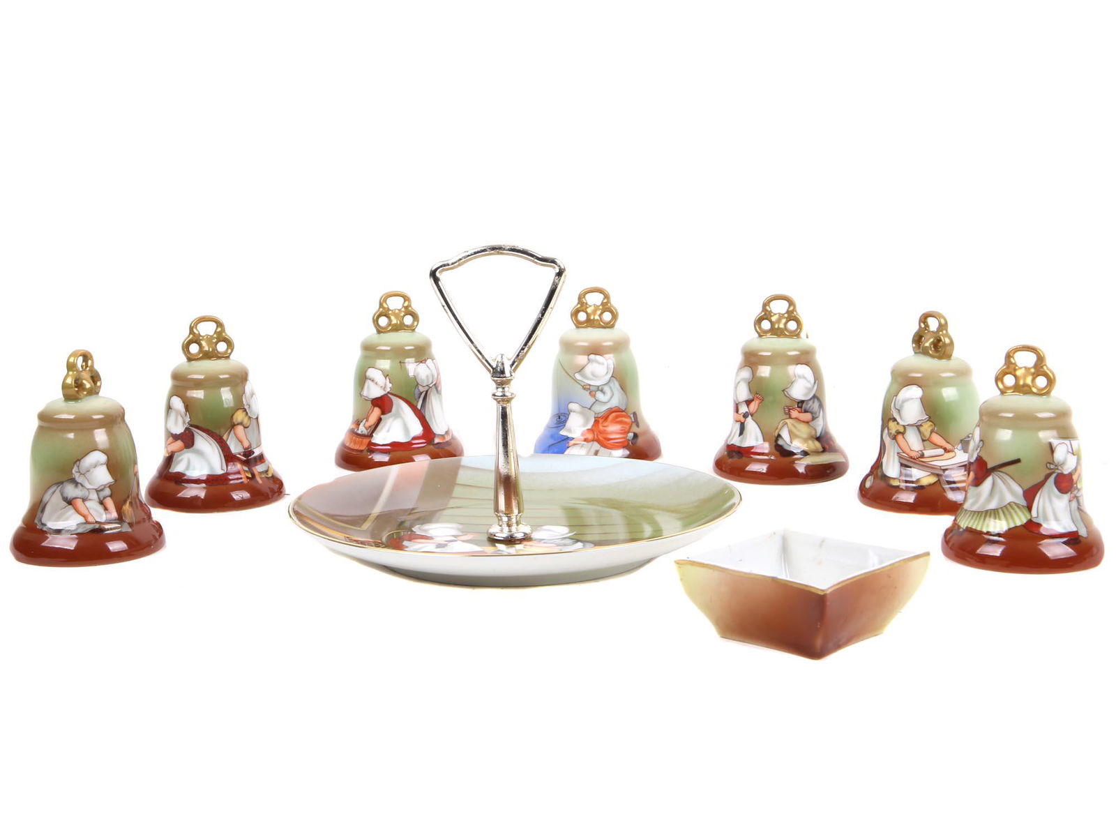 A VINTAGE ROYAL BAYREUTH SET OF BELLS AND TRAYS (1 of 6)