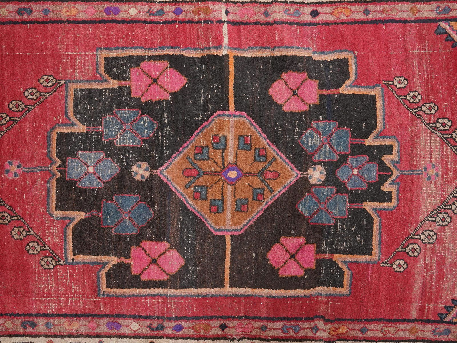 ANTIQUE HAND WOVEN ORIENTAL TRIBAL WOOL RUG (1 of 5)