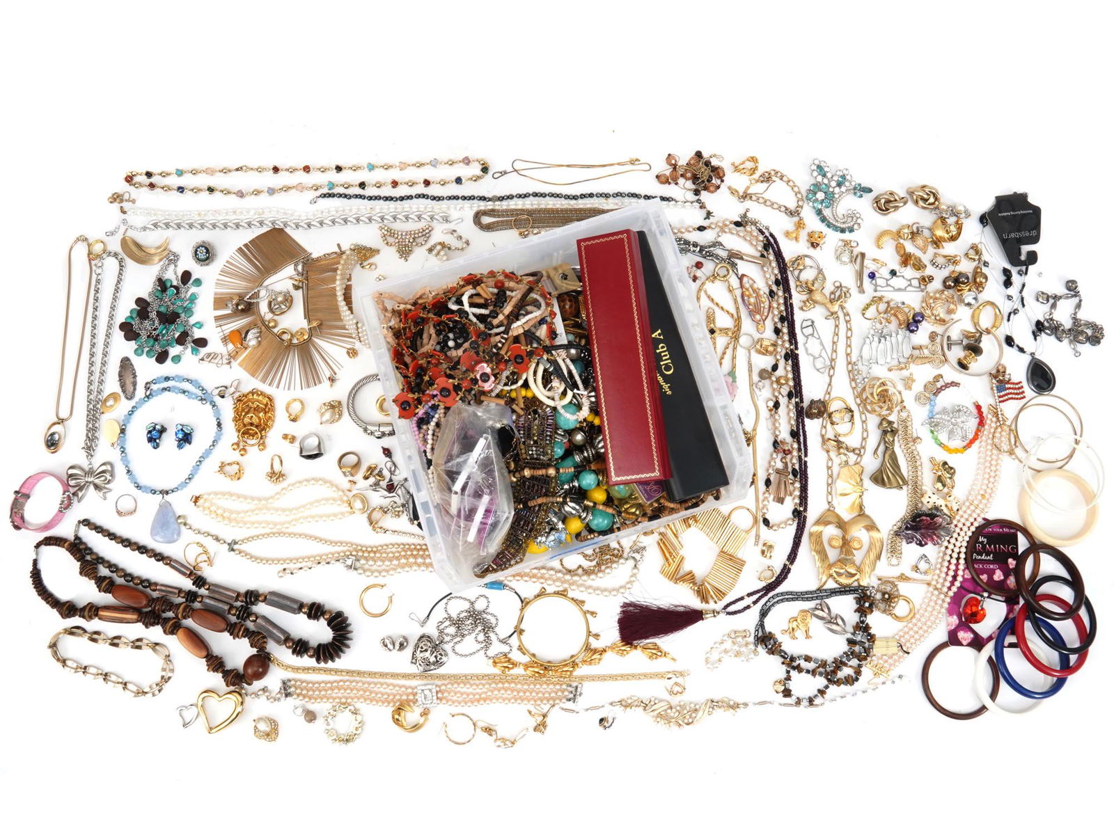 LARGE LOT OF ASSORTED COSTUME JEWELRY (1 of 9)