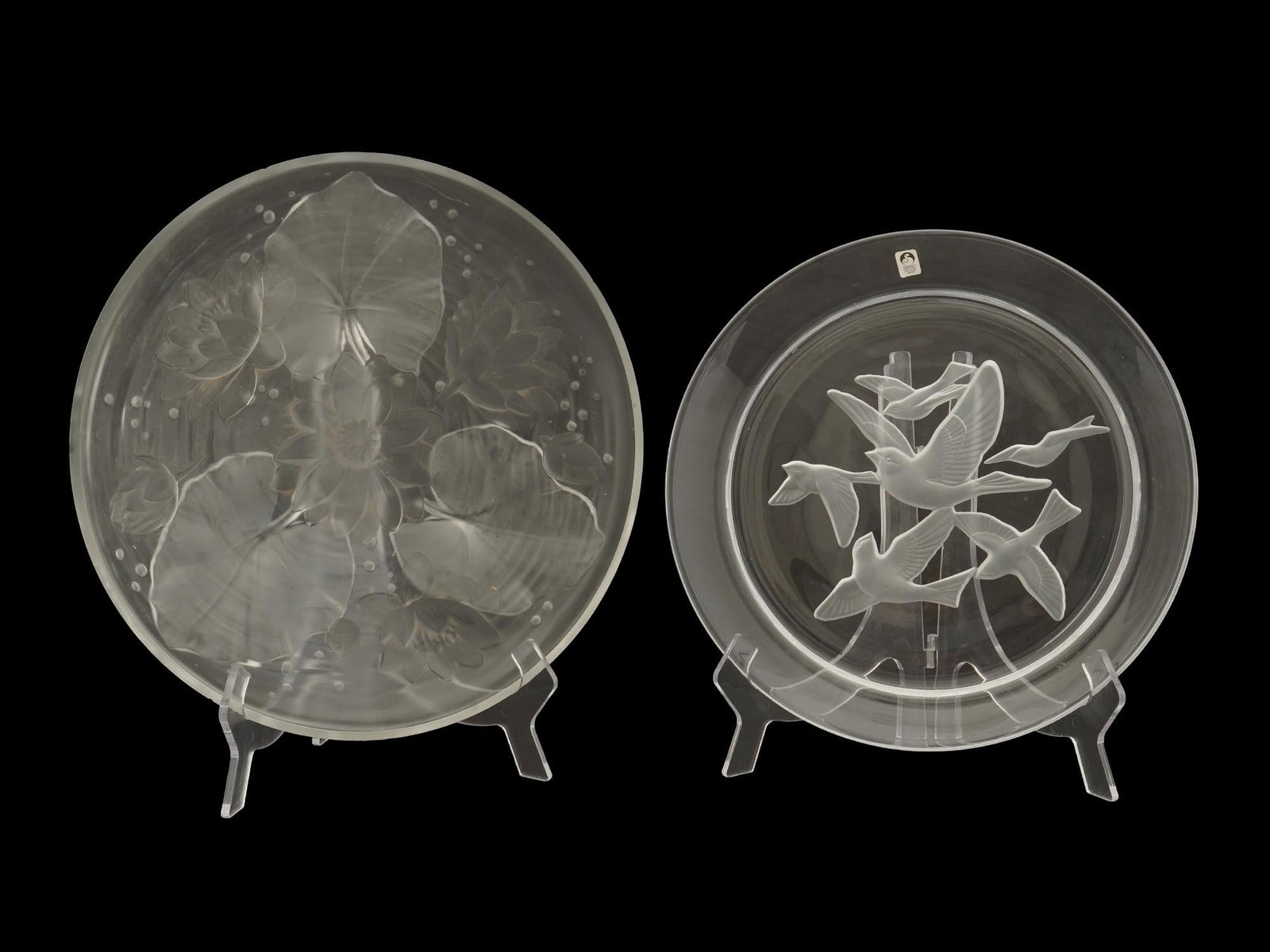 TWO CARVED CRYSTAL PLATES BY SASAKI AND LALIQUE (1 of 9)