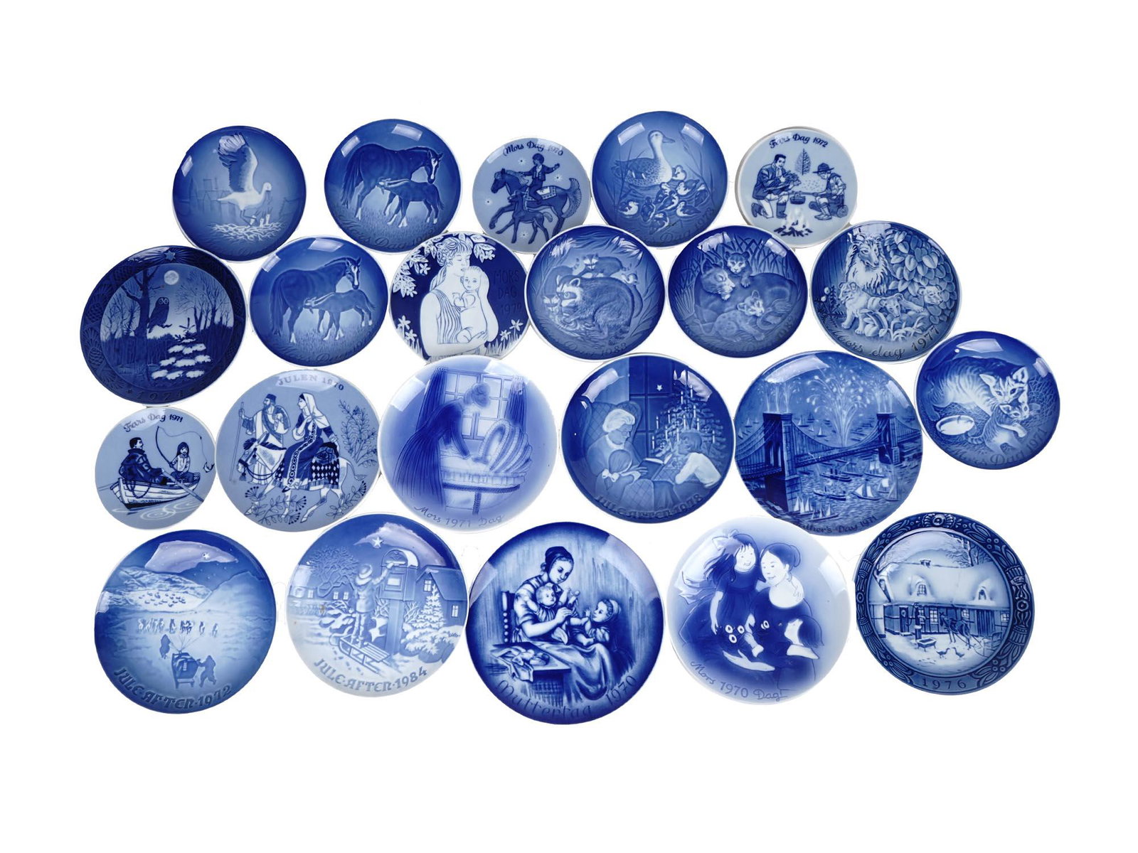 PORCELAIN WALL PLATES BY PORSGRUND BAREUTHER B&G: A big set of vintage porcelain wall plates by Porsgrund, Bareuther, Bing & Grondah, and Berlin Design. Porsgrund Porcelain Factory is a Norwegian company established in 1885. Bareuther Waldsassen was 