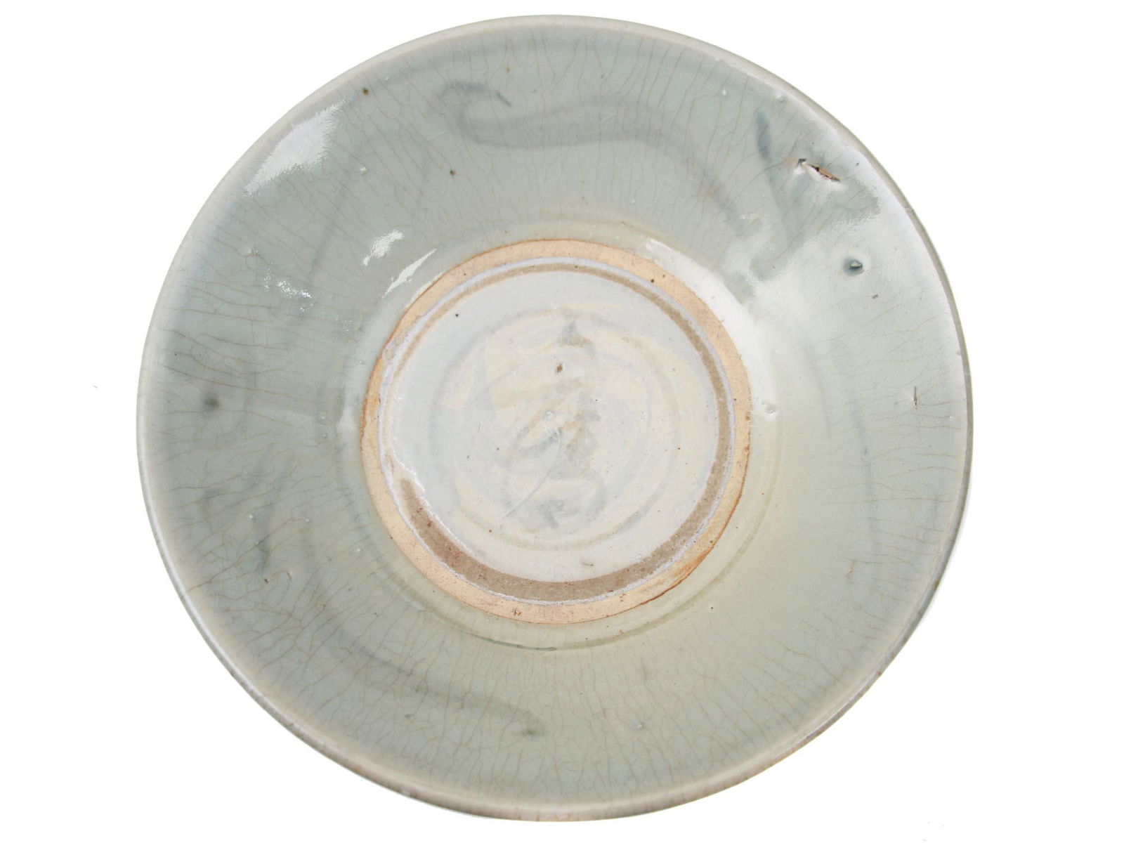 AN ANTIQUE CHINESE CELADON PLATE, 19TH C. (1 of 4)