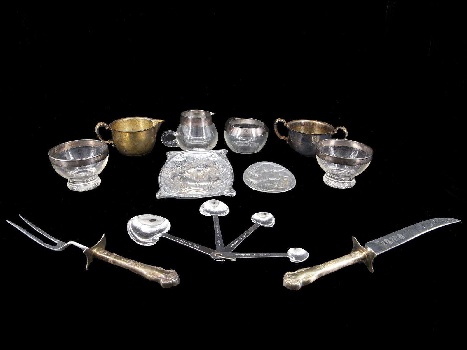 VTG SILVERPLATE AND GLASS SERVEWARE COLLECTIBLES: A lot of various silverplate and glass serveware items including a silverplate creamer and a bowl hallmarked Sheridan, two plates with chased decorations, a steel knife and a fork hallmarked Cheltenha