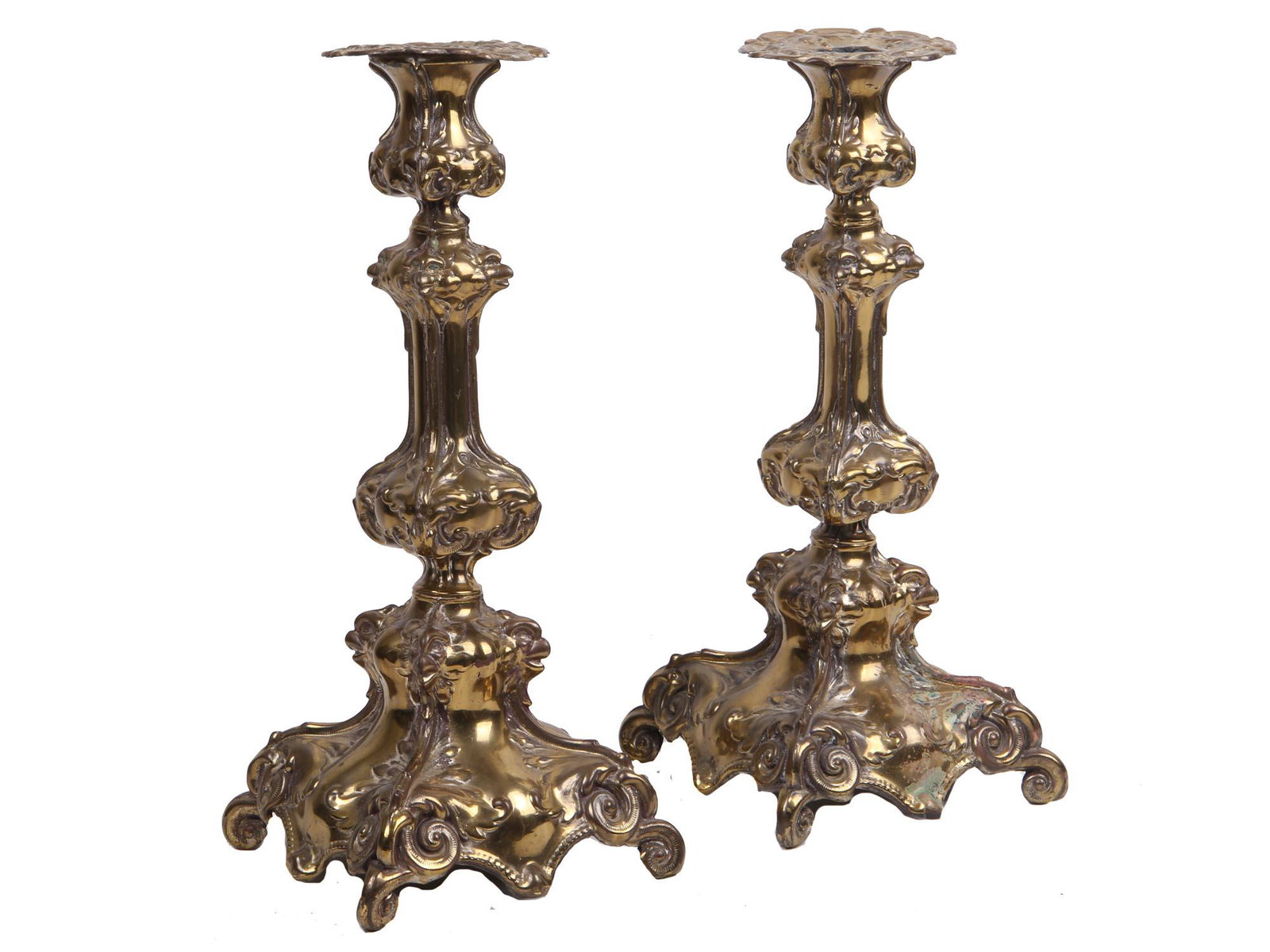 A PAIR OF ART NOUVEAU STYLE BRONZE CANDLE STICKS: A pair of exquisite Art Nouveau style gilded bronze candlesticks are made using the minting method. Each of the candlesticks has a figured square base with four decorated legs and a twisted rod with a