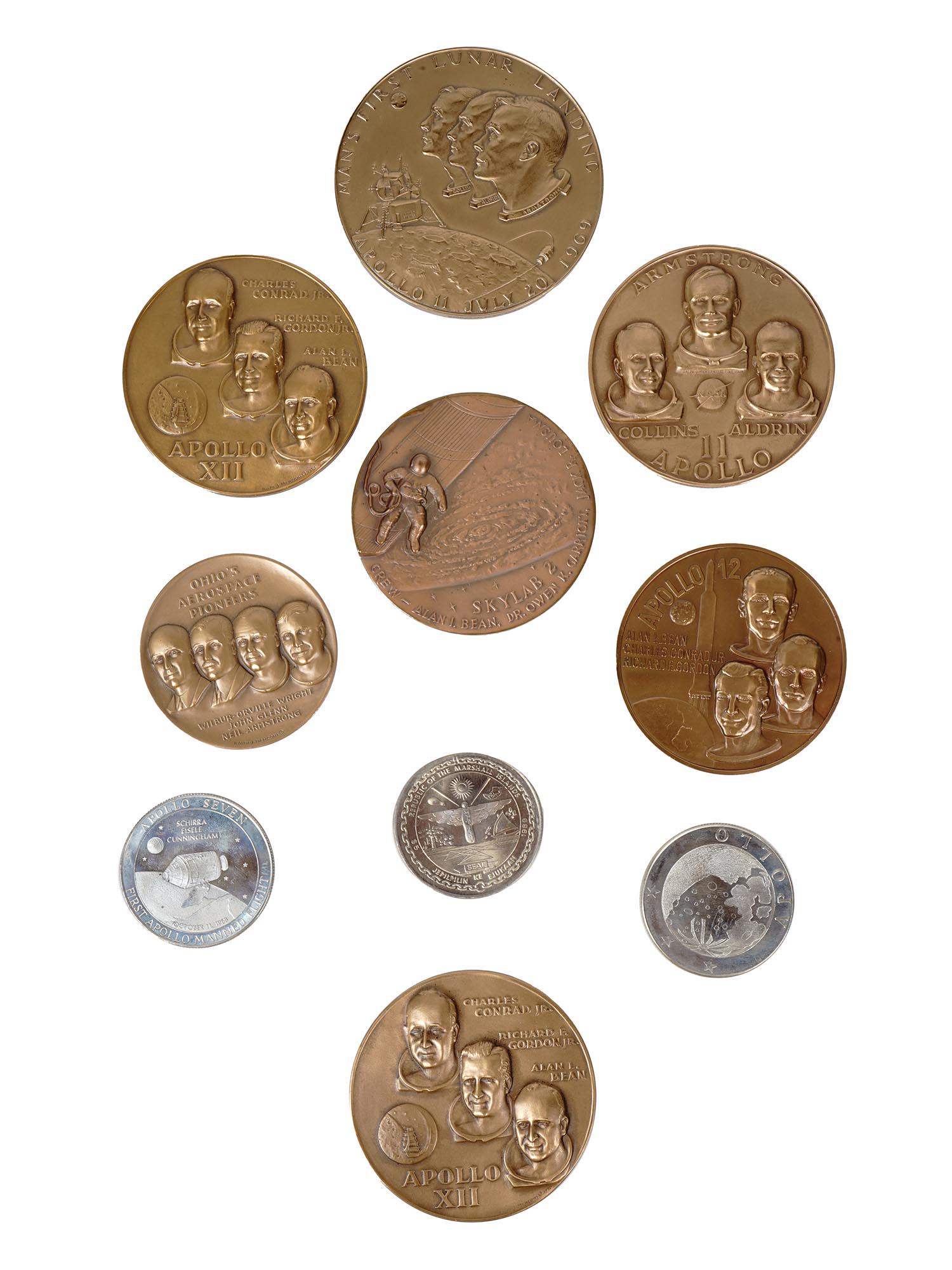 VINTAGE MEDALS APOLLO SPACE EXPEDITIONS ETC (1 of 12)