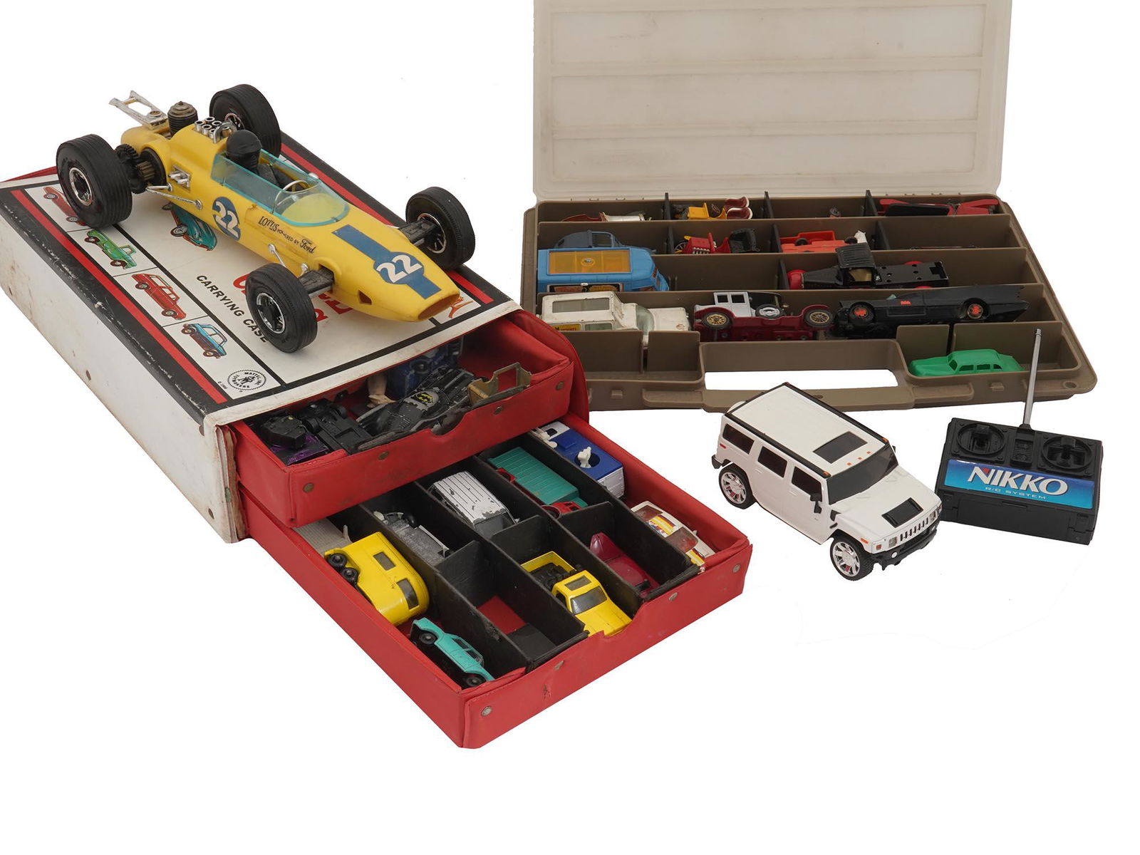GROUP OF MINIATURE DIE CAST CARS W CARRYING CASE (1 of 12)