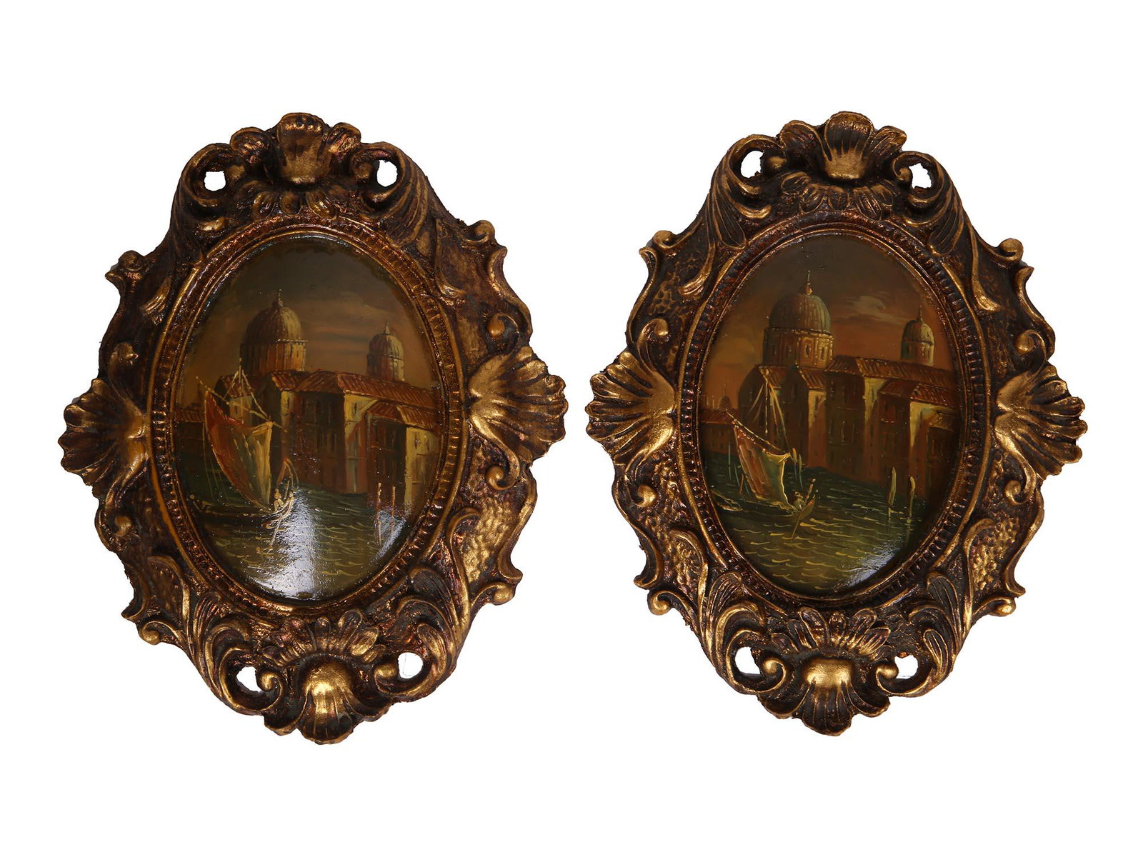 BAROQUE WALL DECOR ART VINTAGE VIEWS OF VENICE: A set of two identical wall decor artpieces. Vintage 1960s oval convex oil on board Venetian veduta paintings depicting old Italian houses and a sailboat. Baroque style solid golden frames. Vintage Eu