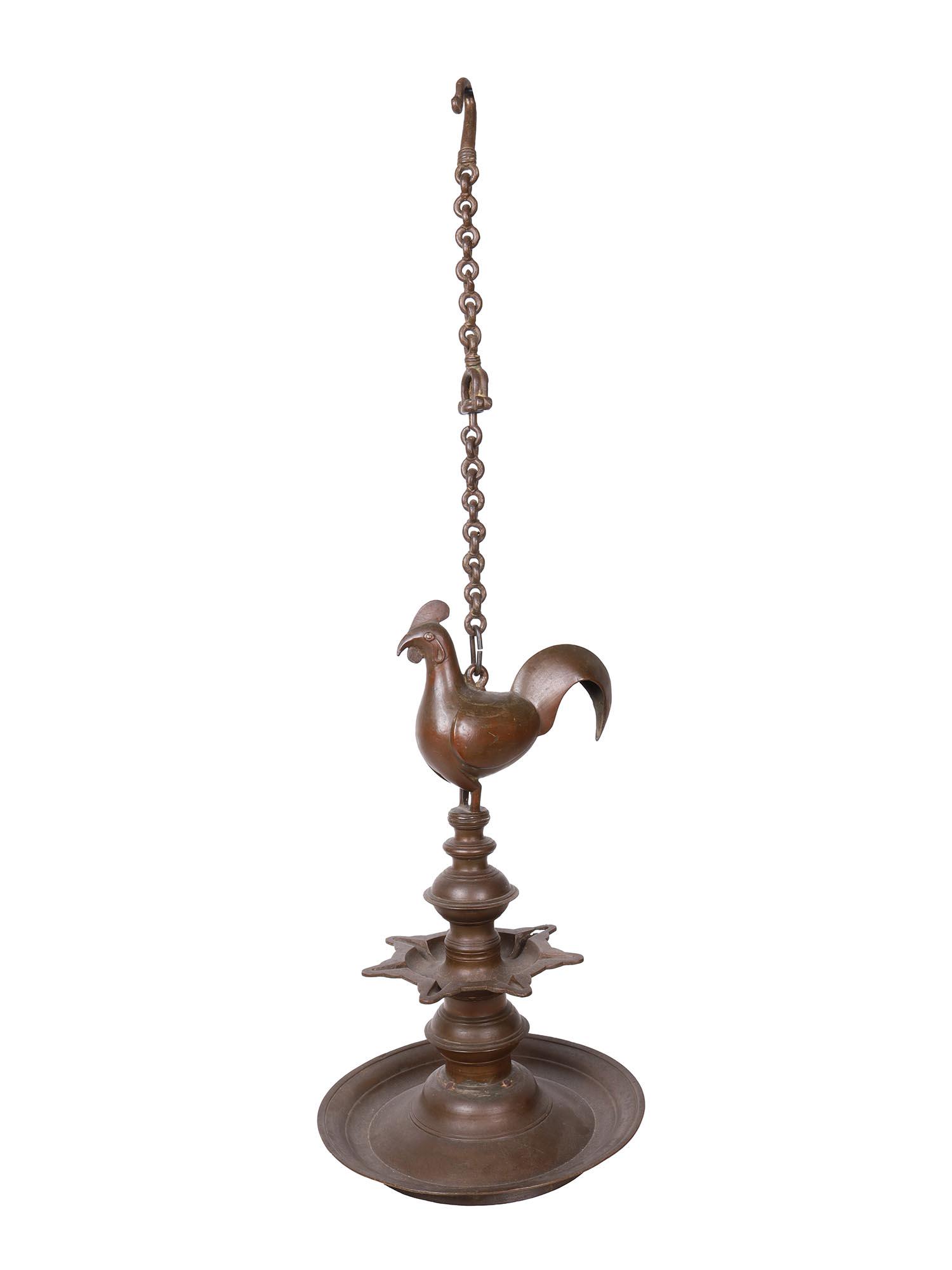 ANTIQUE INDIAN HANGING OIL LAMP W HEN FIGURE 1850: A rare Indian Thookku Vilakku bronze temple hanging lamp, decorated with a hen figurine on the top. Circa 1850. Oriental Metalware For Home Decor, Decorative Objects, Lightening Antiques And Collectib