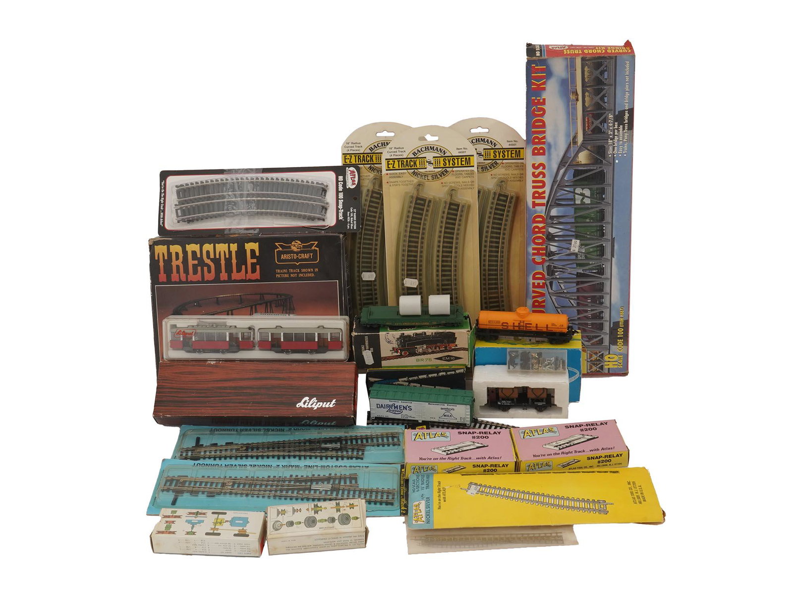 VINTAGE ELECTRIC TRAINS AND CARS WITH ACCESSORIES: A collection of vintage electric trains and cars. Also includes some accessories such as a vintage Aristo Craft Trestle set, a vintage Atlas Curved Chord Truss bridge kit, a vintage Bachmann curved ni