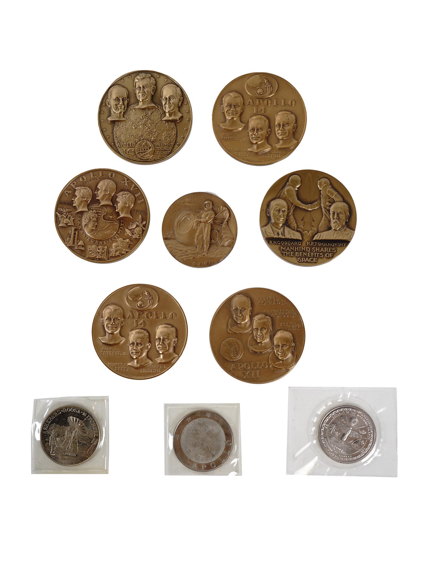 VINTAGE AMERICAN APOLLO SPACE EXPEDITION MEDALS: A collection of vintage American bronze commemorative space exploration medals including a 1972 Apollo 16 commemorative medal, two 1971 Apollo 14 commemorative medals, a 1972 Apollo 17 commemorative m