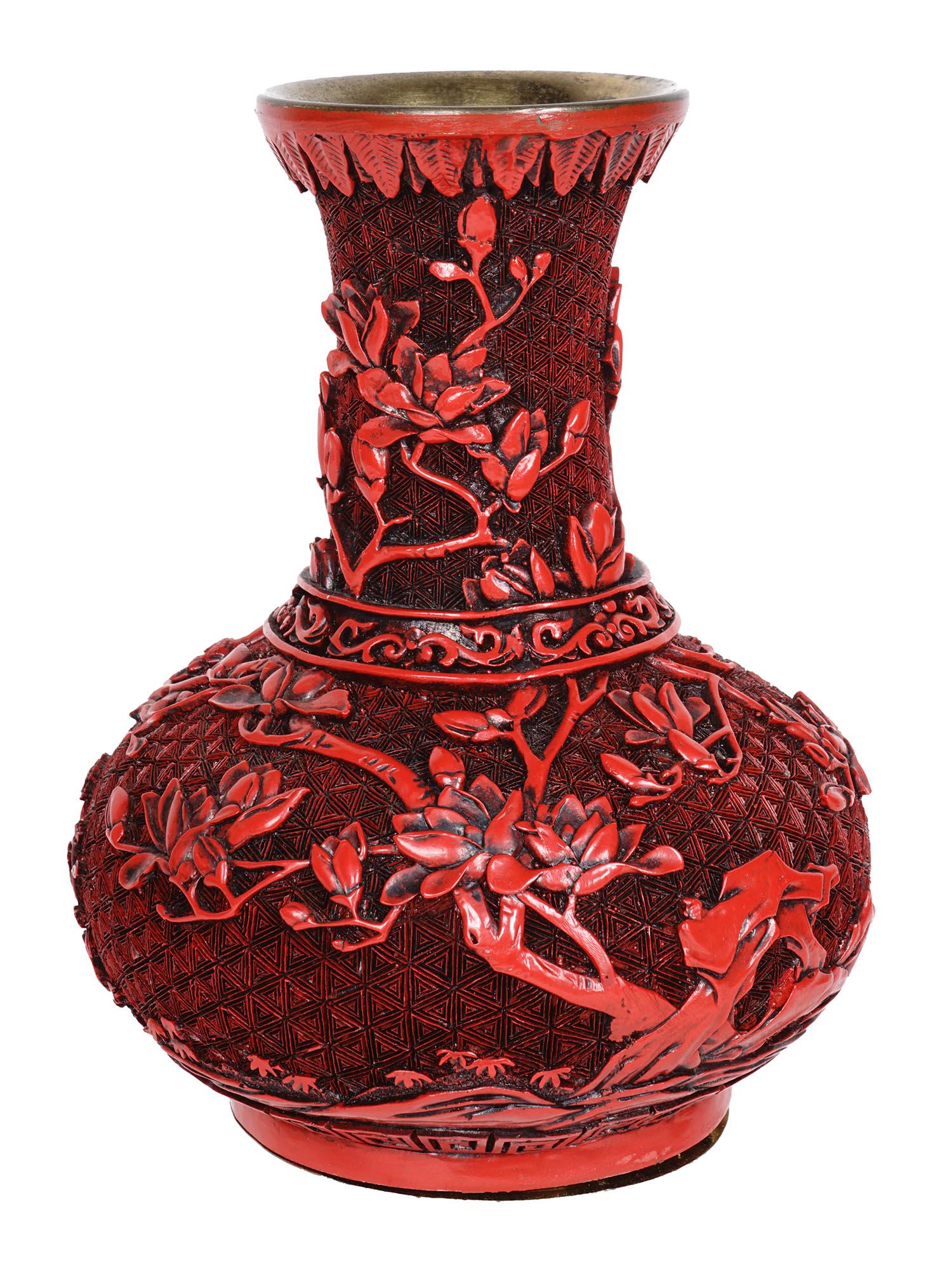 ANTIQUE CHINESE CINNABAR LACQUER BALUSTER VASE (1 of 9)