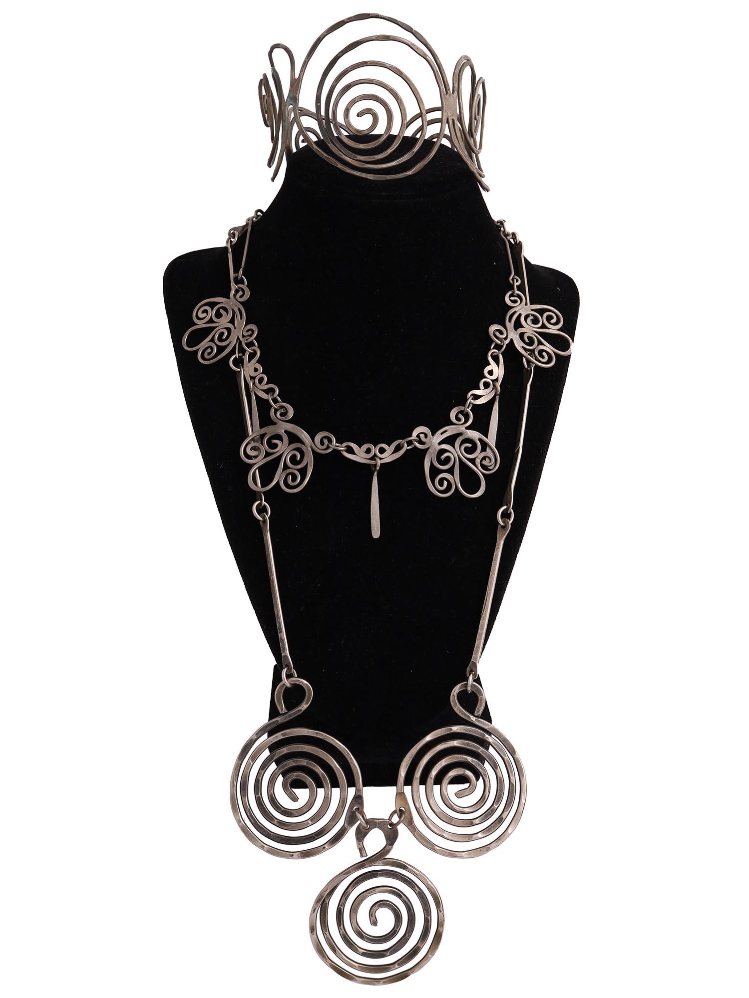 COLLECTION OF THREE COSTUME JEWELRY NECKLACES (1 of 3)