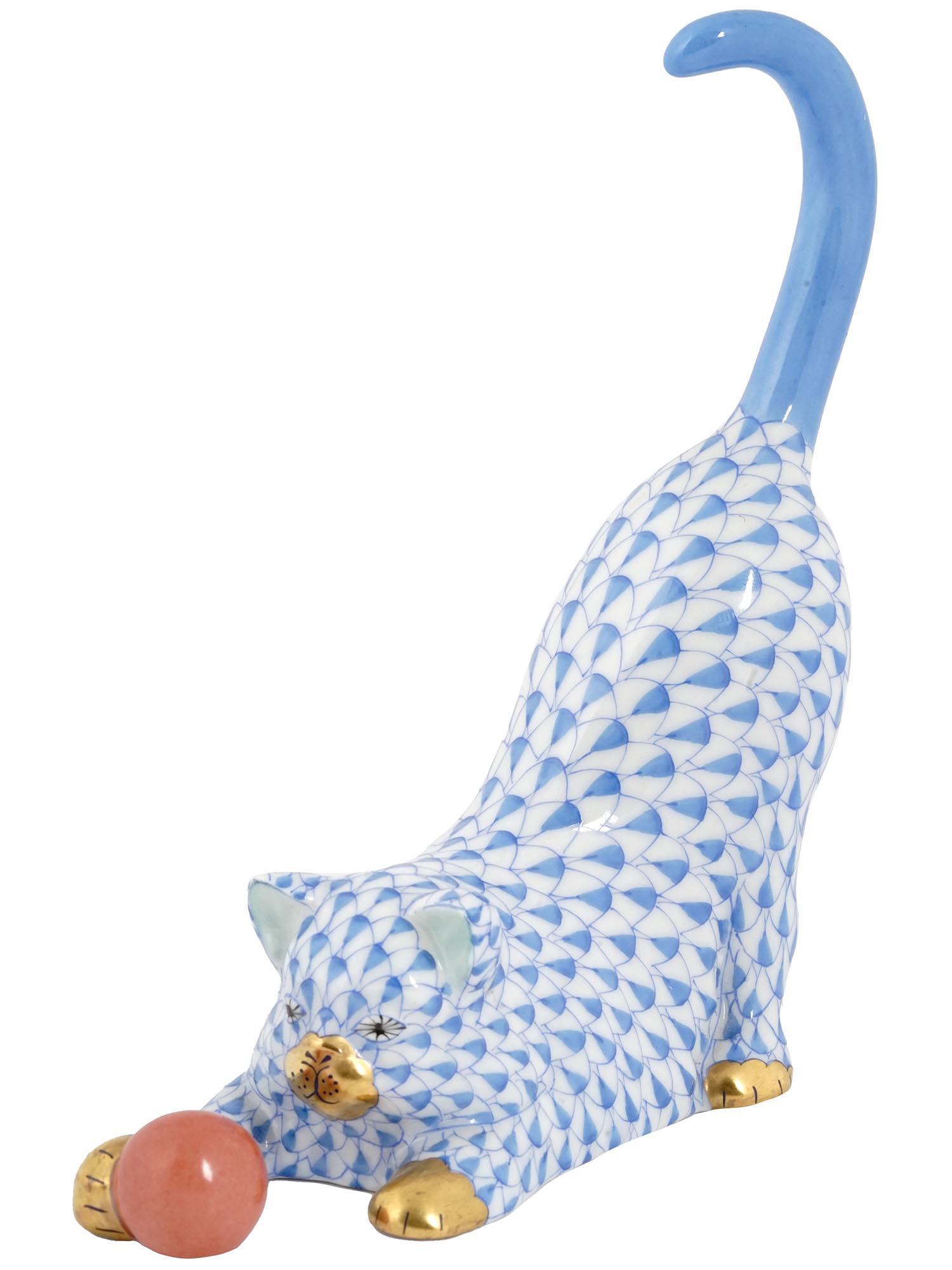 HAND PAINTED PORCELAIN FIGURINE BY HEREND HVNGARY (1 of 6)