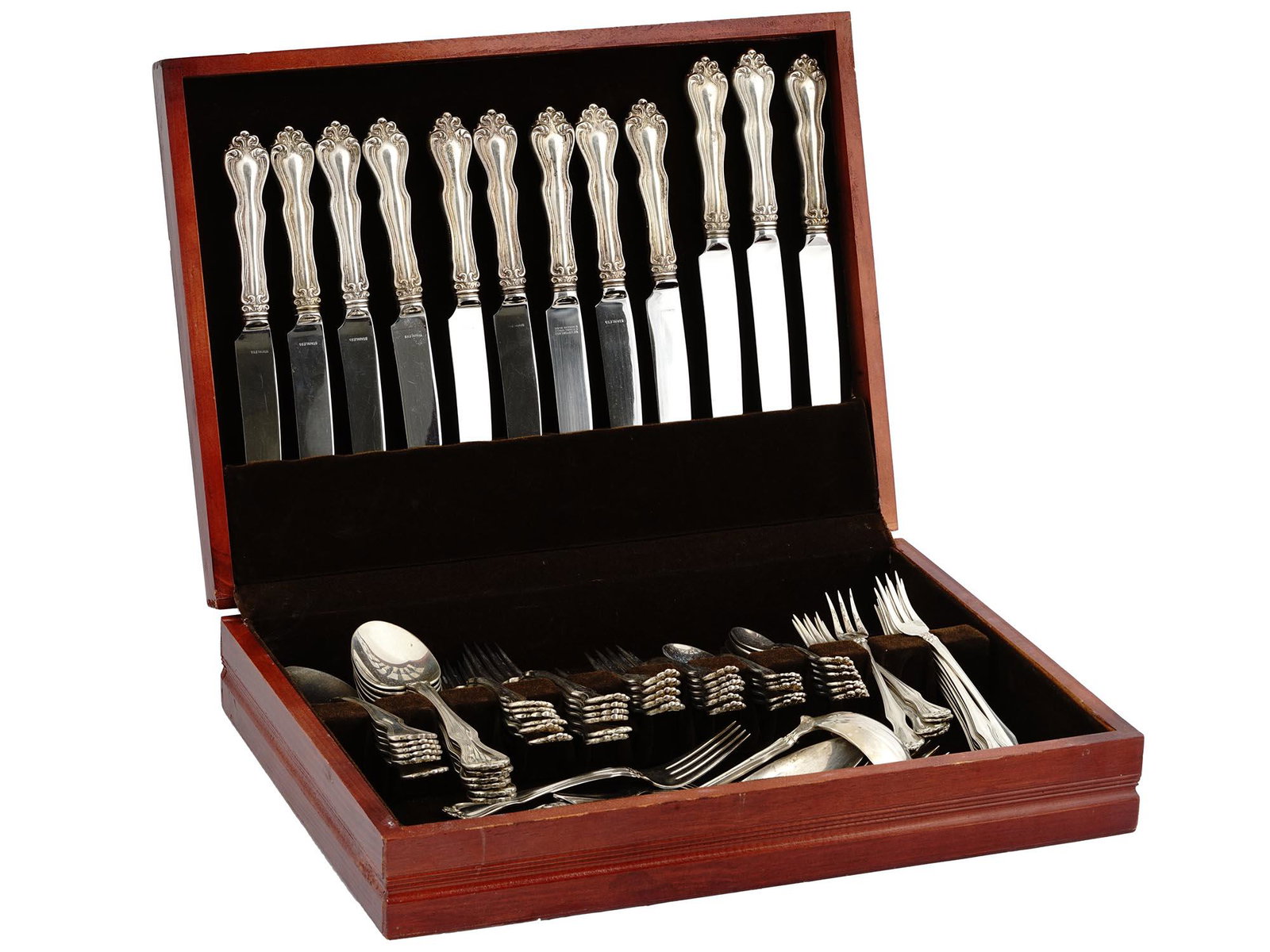 WESTMORLAND STERLING SILVER FLATWARE SET IN BOX: A mid-century sterling silver flatware set by Westmorland, an American manufacture established by Wallace Silversmiths and Wearever Aluminum in 1940. A total of 79 items including knives, butter knive