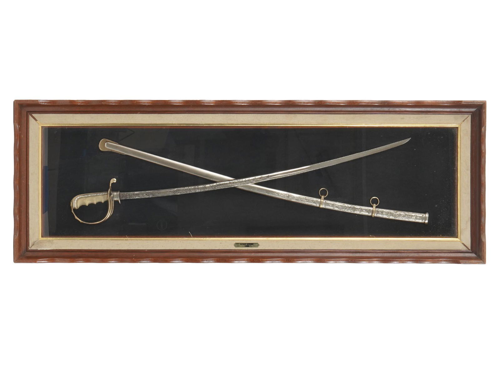 AMERICAN CAVALRY OFFICERS SABRE SHADOW BOX CASE (1 of 5)