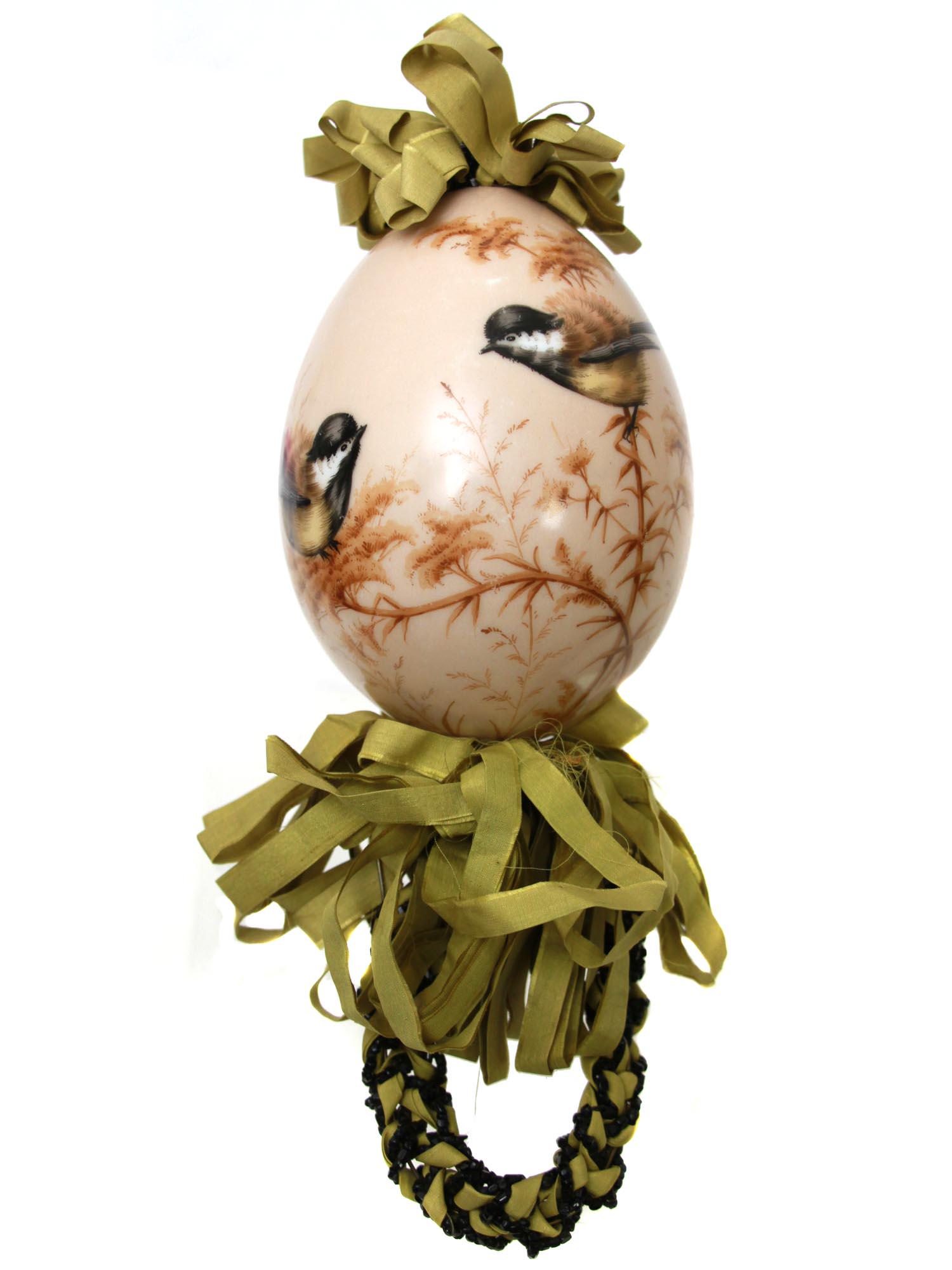 A RUSSIAN HAND PAINTED PORCELAIN EASTER EGG (1 of 7)