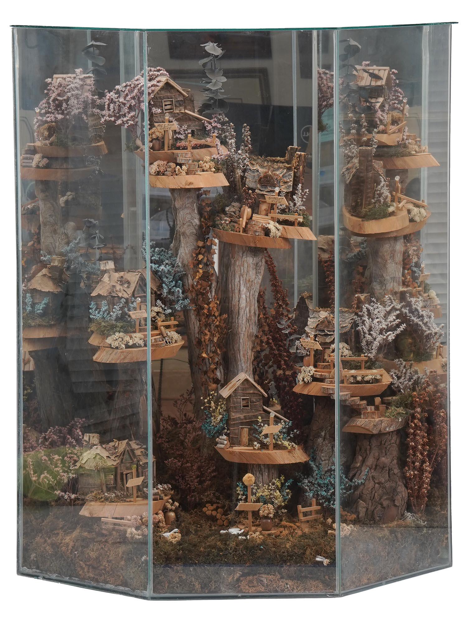 LARGE HANDMADE TREE HOUSE DIORAMA IN GLASS CASE (1 of 2)