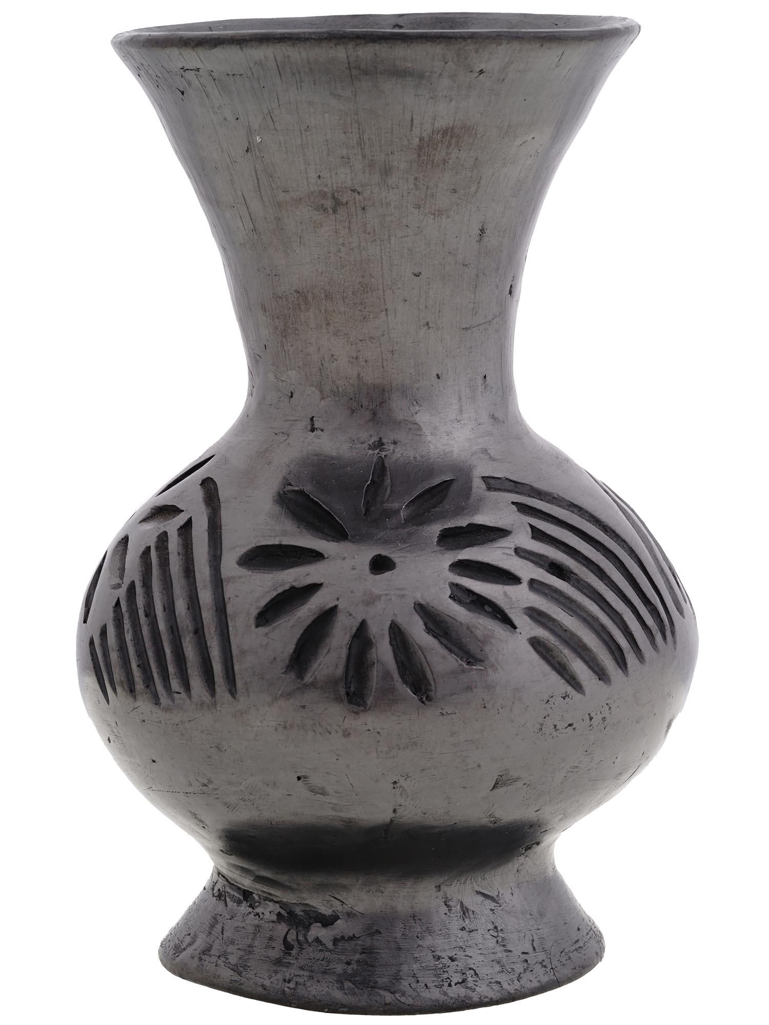MID CENT DONA ROSA BARRO NEGRO ART POTTERY VASE (1 of 5)