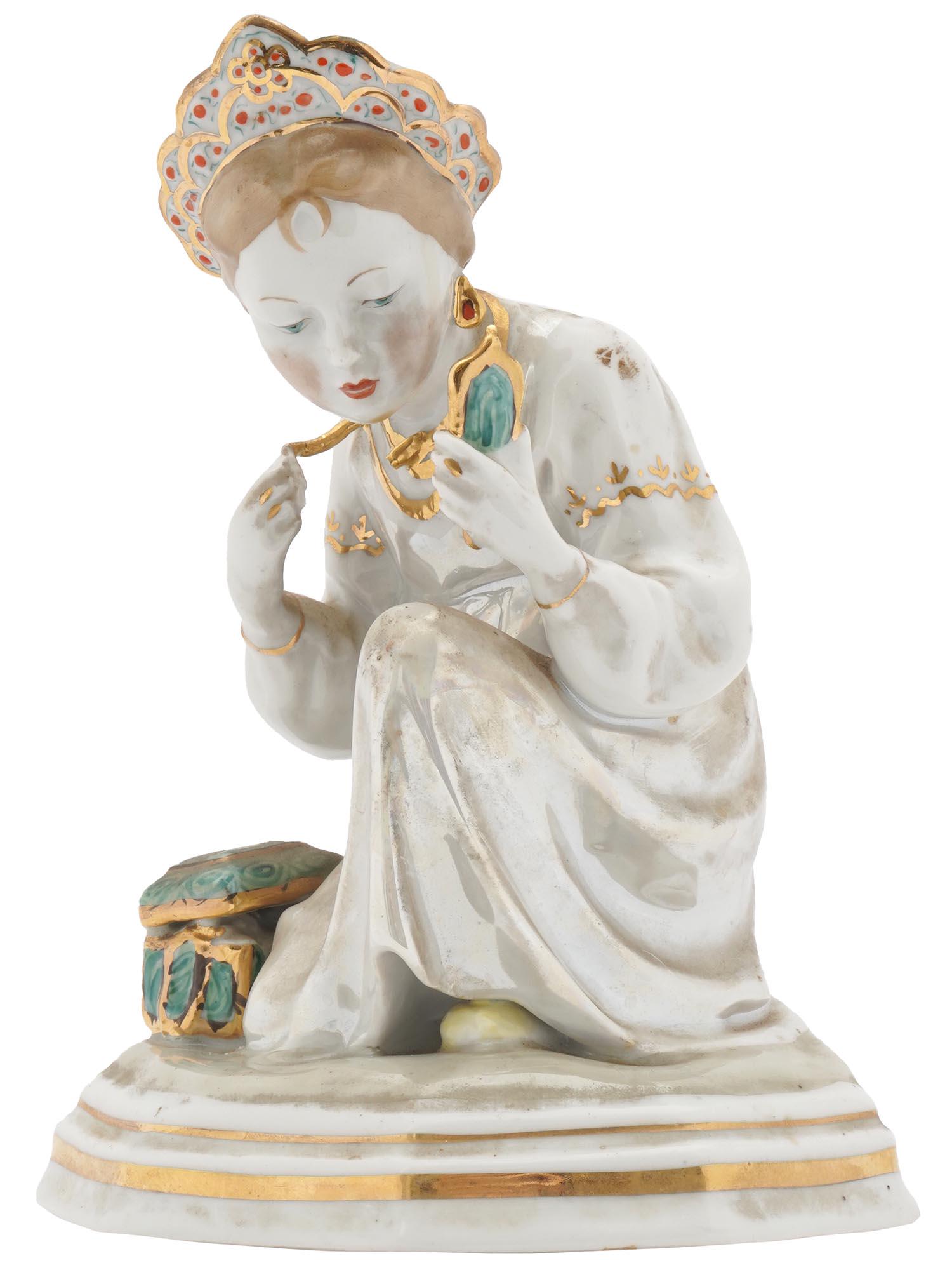 SOVIET DULYOVO PORCELAIN FIGURE GIRL IN KOKOSHNIK (1 of 5)