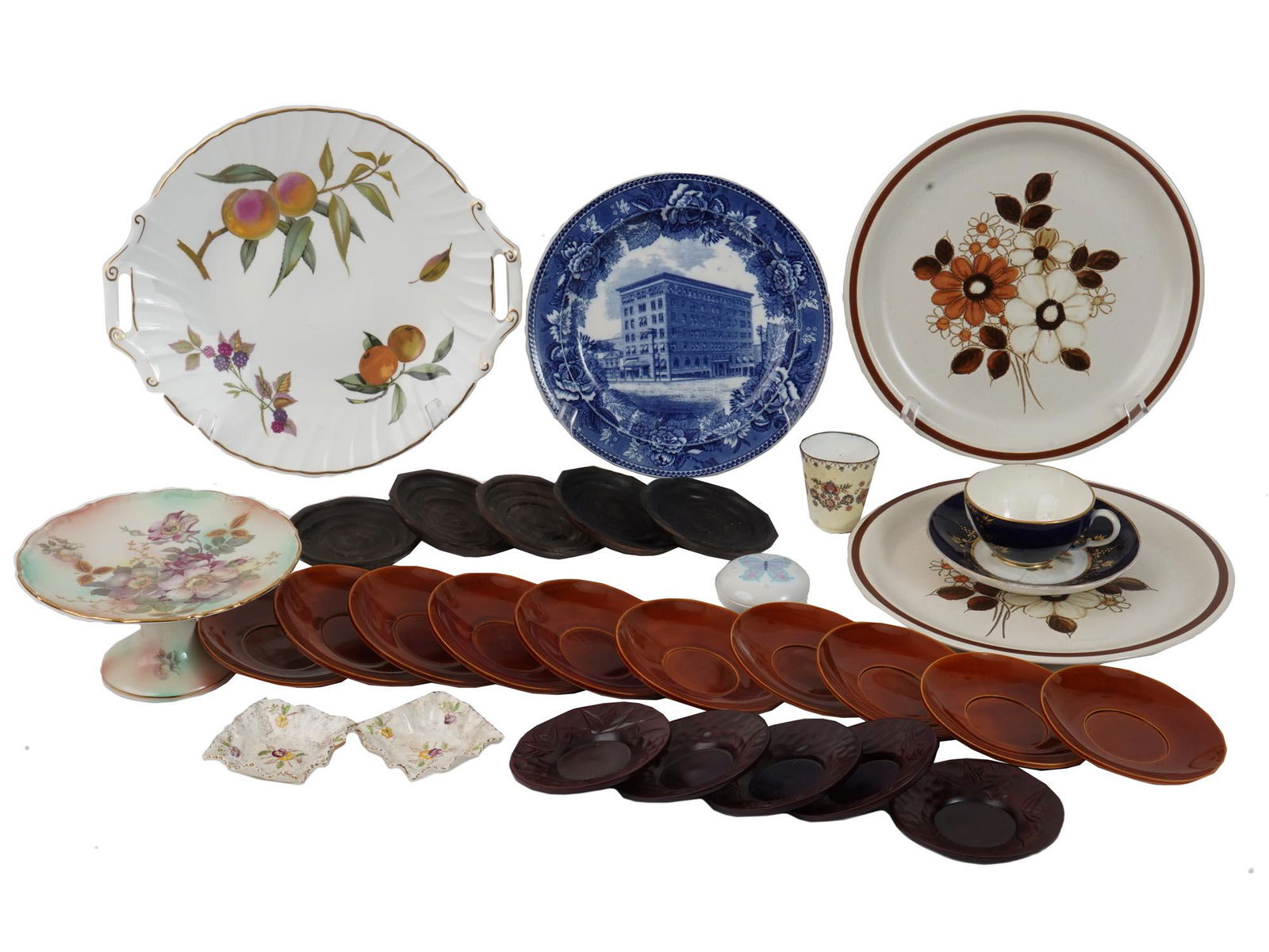 VINTAGE PORCELAIN TABLEWARE & HAND CARVED SAUCERS (1 of 20)