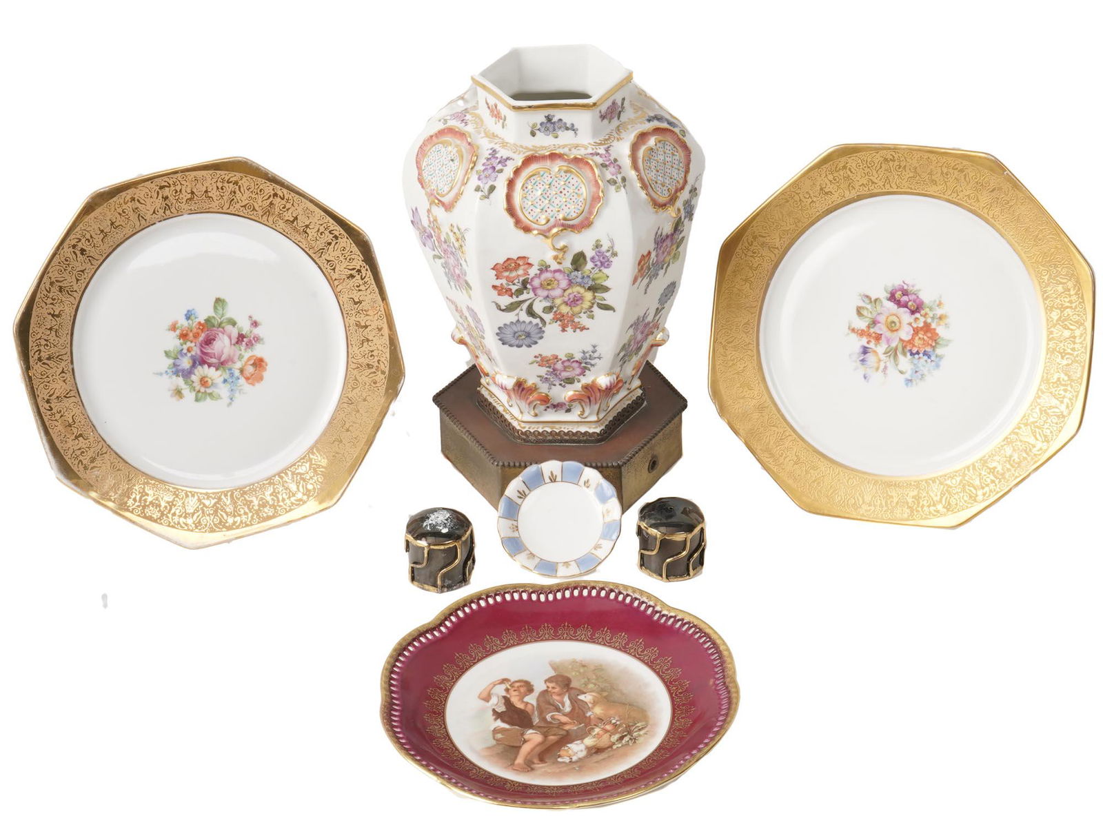 VINATGE PORCELAIN PLATES AND COLLECTIBLES (1 of 10)