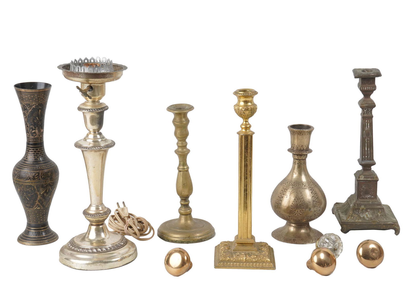 COLLECTION OF VINTAGE BRASS TABLE DECOR ITEMS (1 of 7)