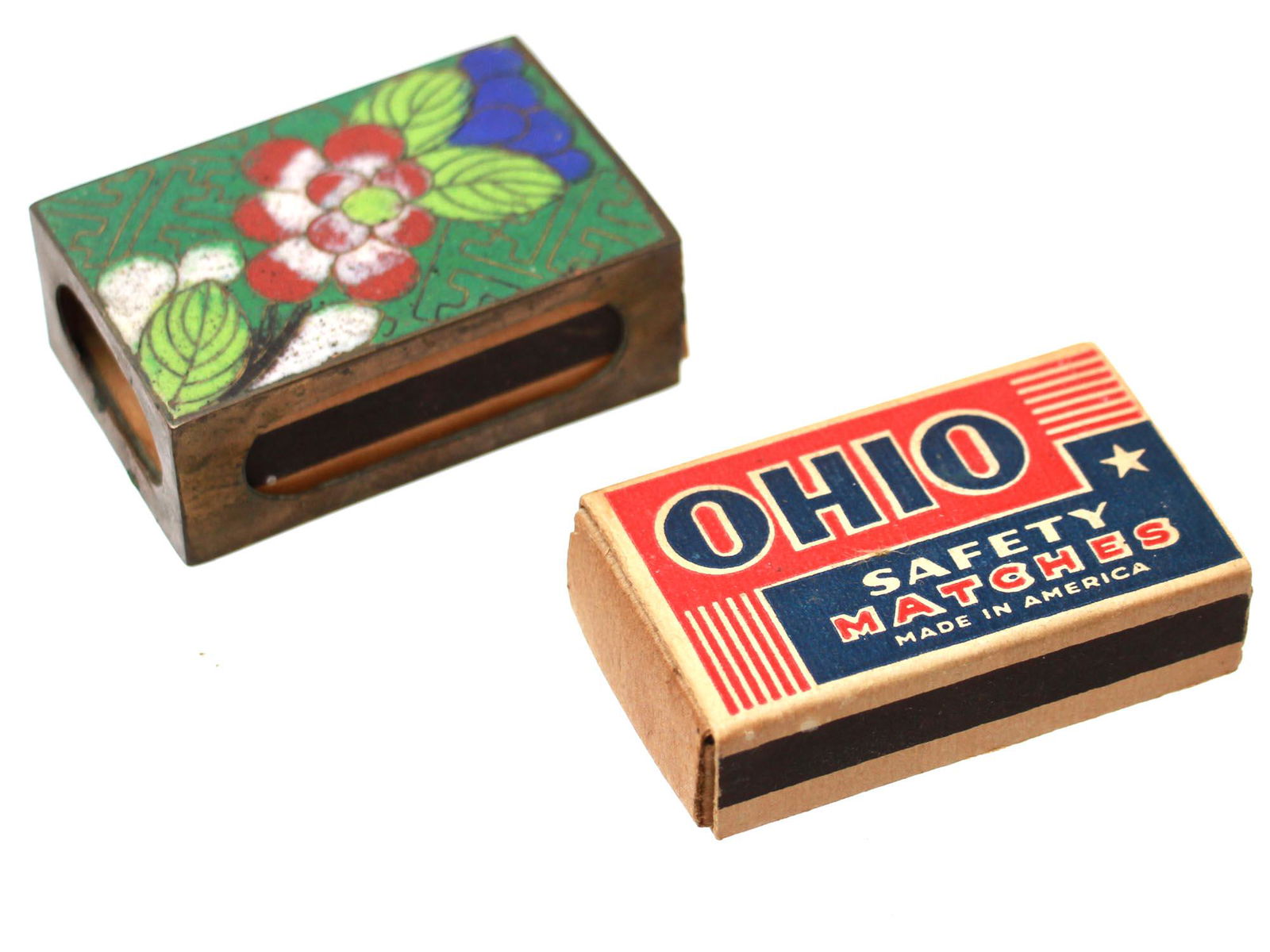 A LOT OF 2 VINTAGE MATCHBOXES & A METAL CASE (1 of 7)