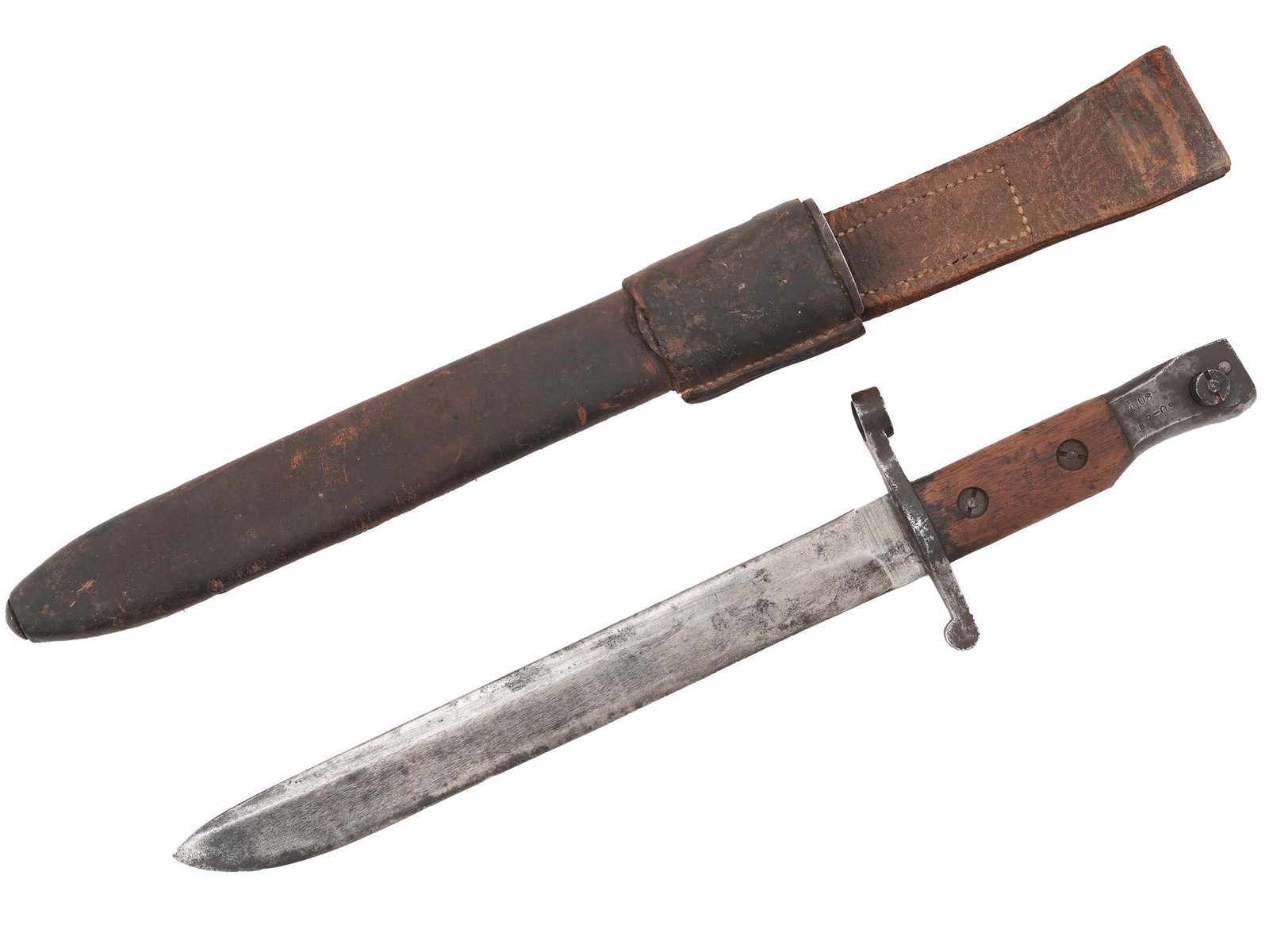 WWI CANADIAN ROSS RIFLE BAYONET IN LEATHER SHEATH: A World War I Canadian sharpened Ross Rifle bayonet. Stainless-steel blade, wooden handle. Leather sheath. Hallmarks on the handle: Ross Rifle Co., Quebec, Patented 1907, 08 7-09. First World War Hist