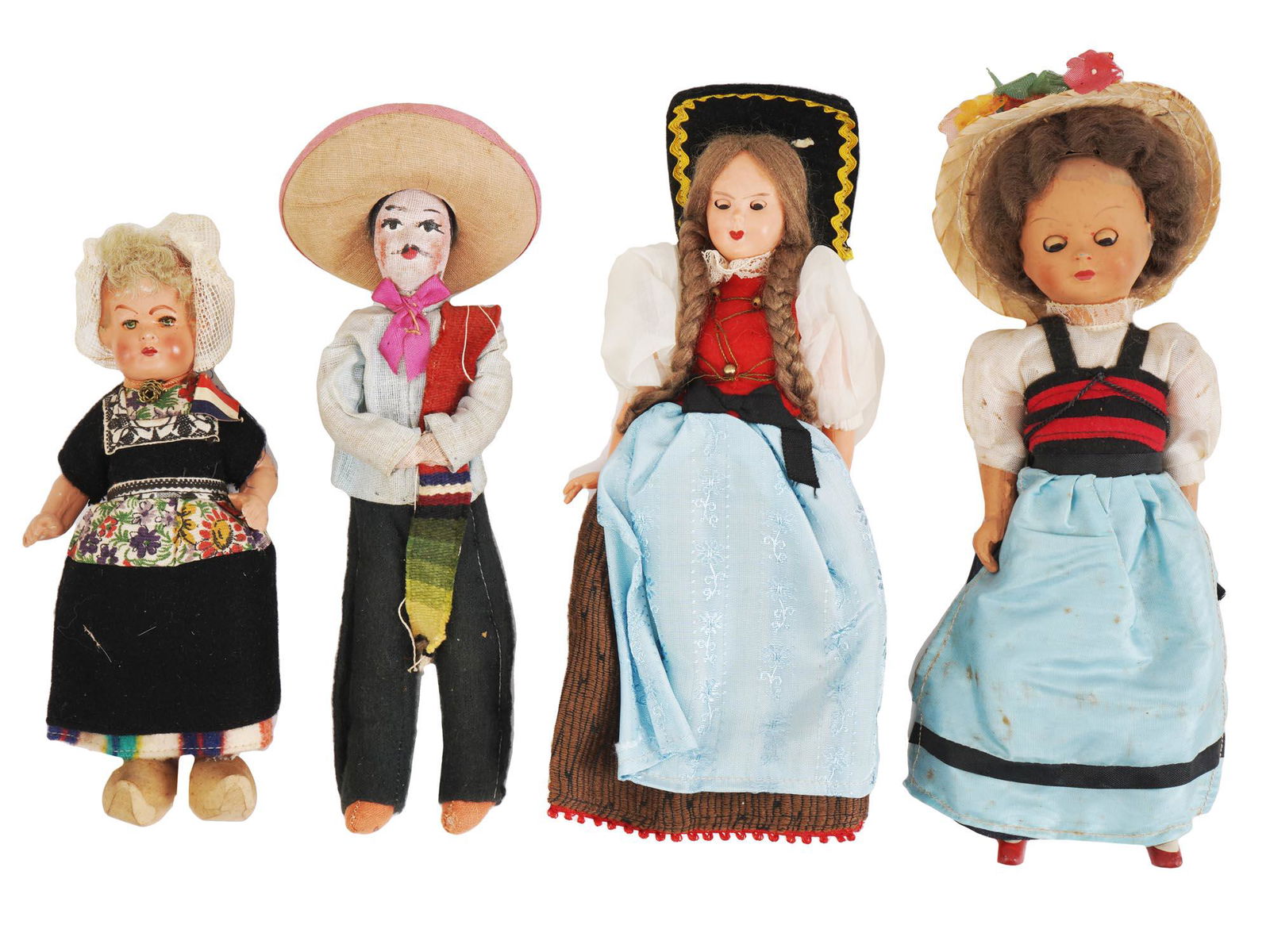 GROUP OF AMERICAN FOLK DOLLS IN NATIONAL COSTUMES (1 of 4)