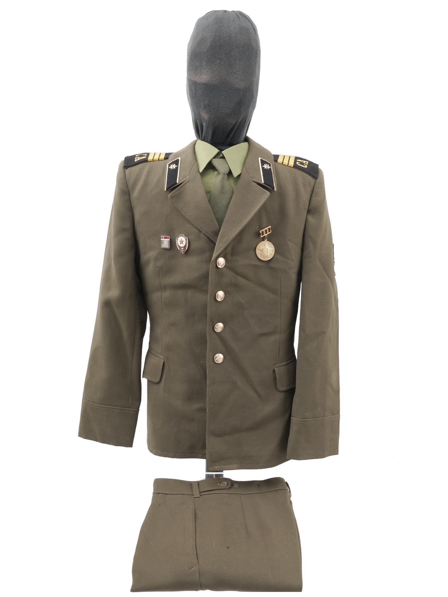 SOVIET ERA SIGNAL CORPS MILITARY UNIFORM W MEDALS (1 of 14)