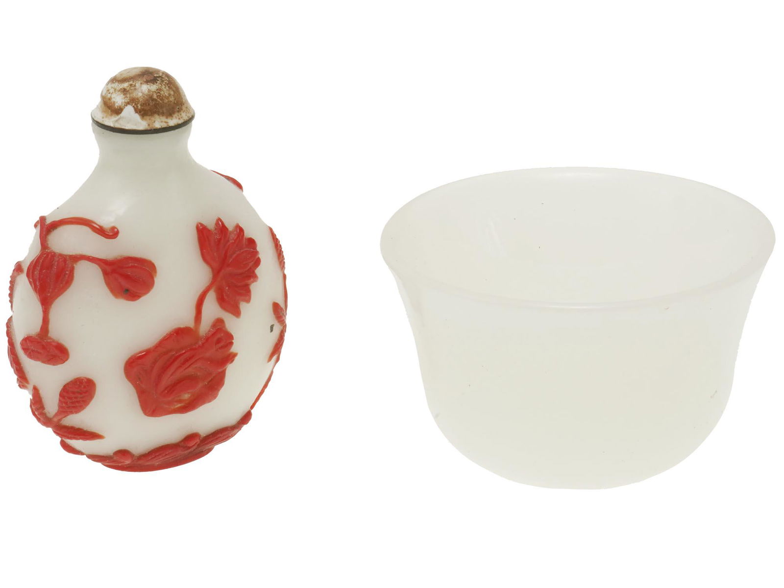 SET OF PEKIN GLASS RED WHITE SNUFF BOTTLE AND CUP (1 of 3)