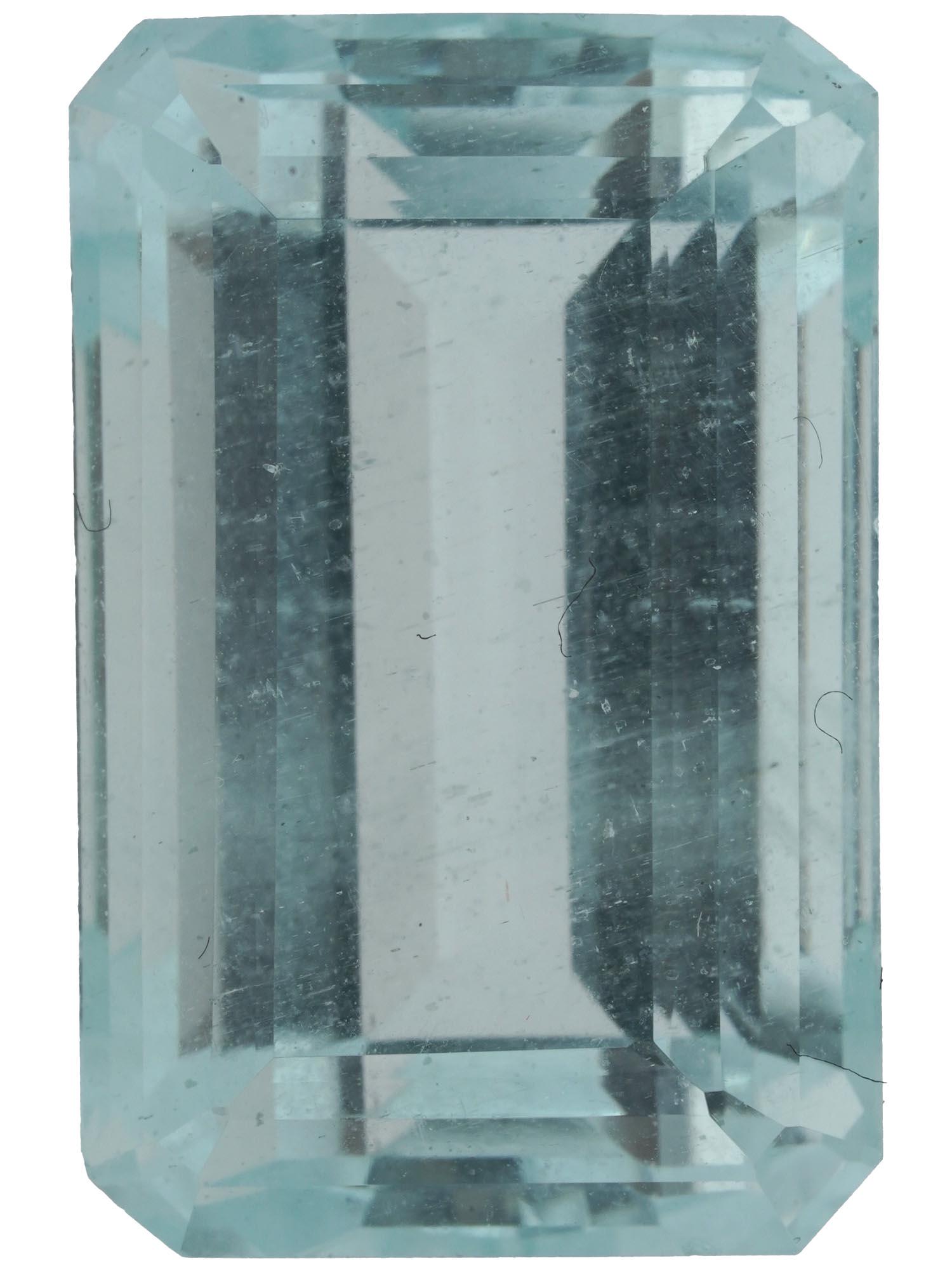 30 CARAT EMERALD CUT AQUAMARINE GEMSTONE (1 of 4)