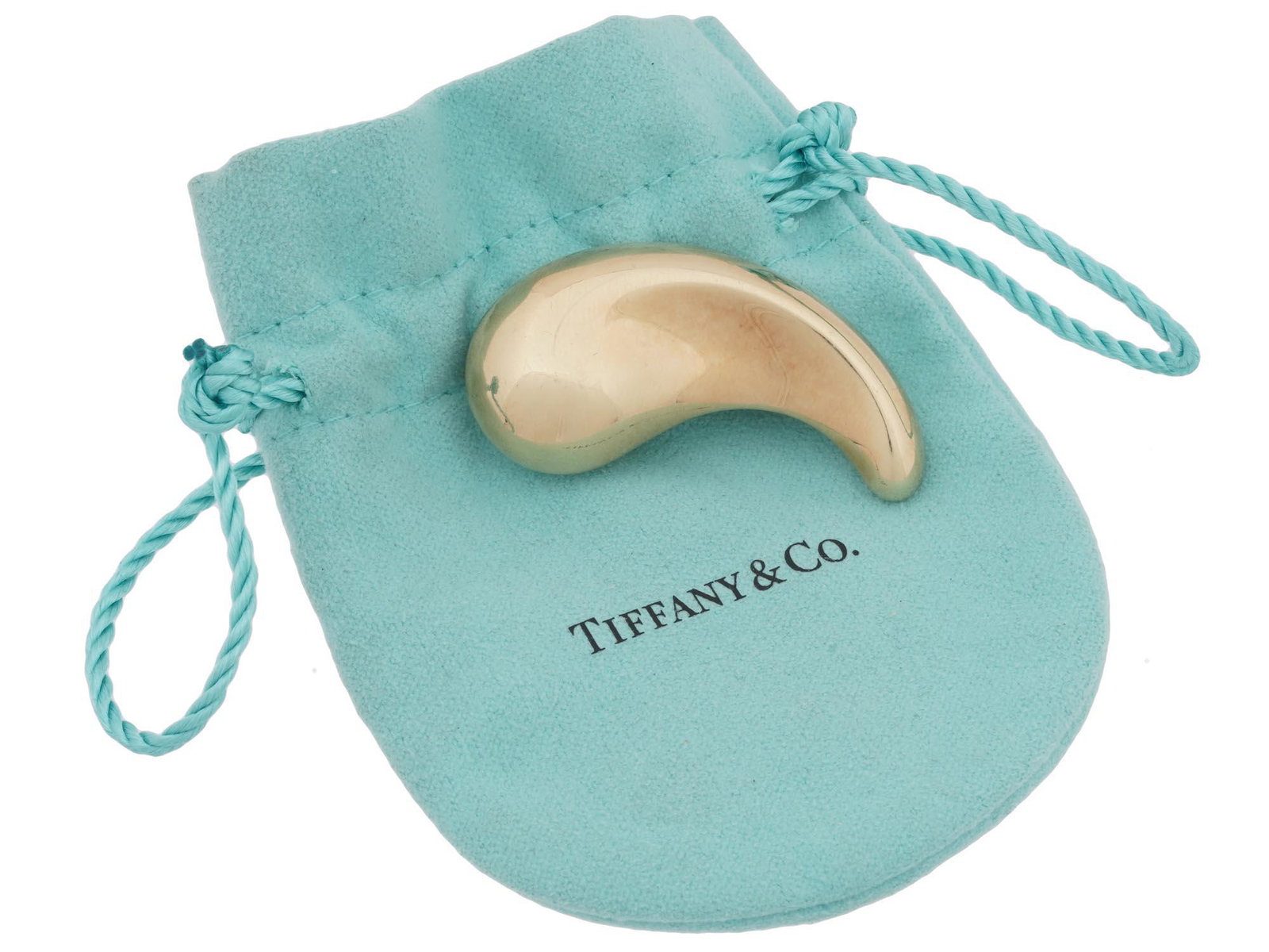 18K GOLD TIFFANY AND CO BROOCH BY ELSA PERETTI: A Spanish Tiffany and Co 18K Gold brooch designed by Elsa Peretti, Italian, 1940 to 2021. The brooch is made in a figural drop design. Marked with a Gold hallmark, a Tiffany and Co mark, copyright Els
