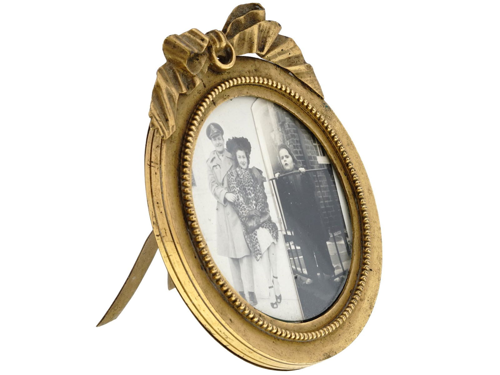 ANTIQUE OVAL BOW GILT BRONZE PICTURE PHOTO FRAME (1 of 7)