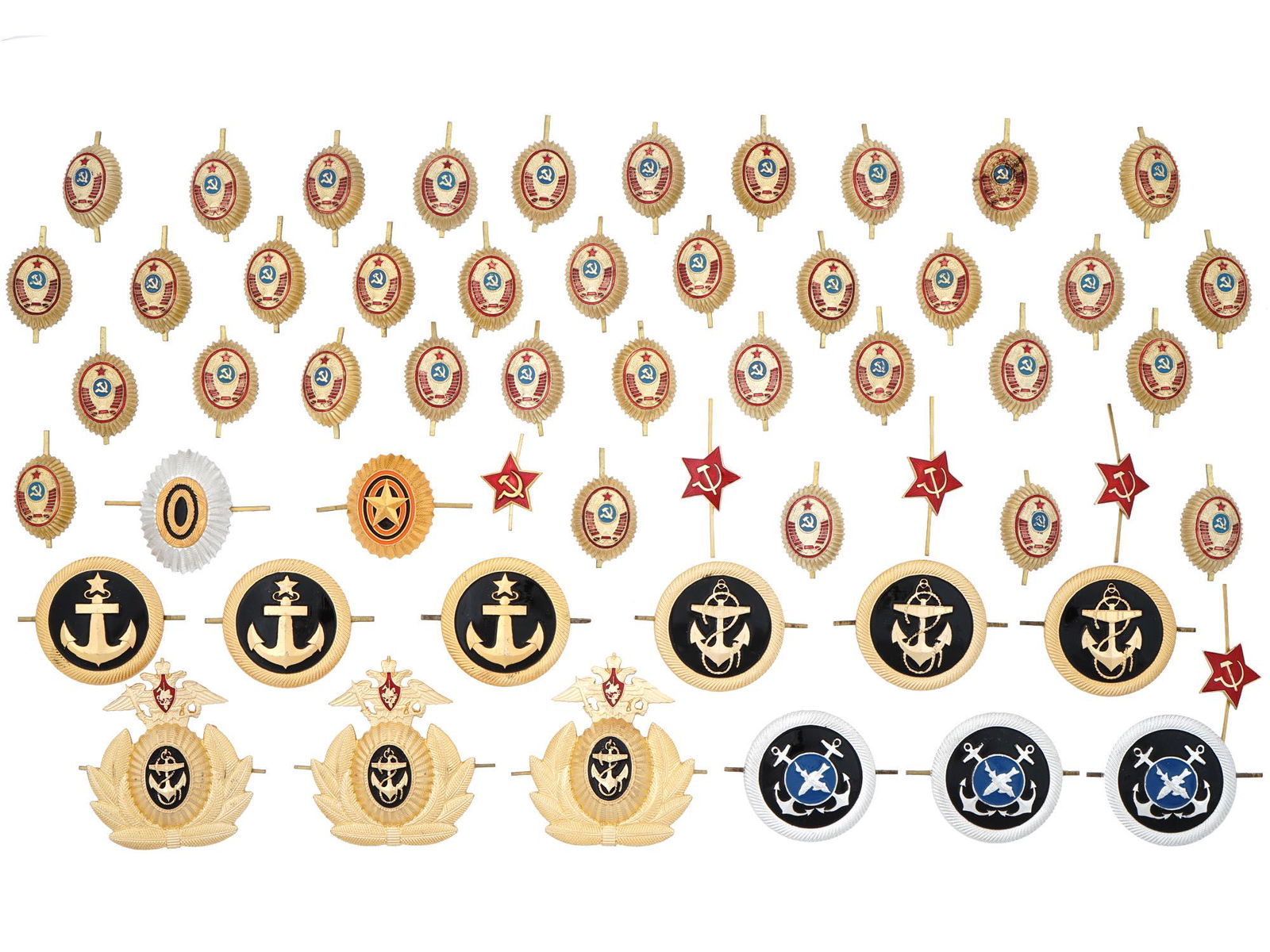 GROUP OF RUSSIAN AND SOVIET MILITARY HAT BADGES (1 of 7)