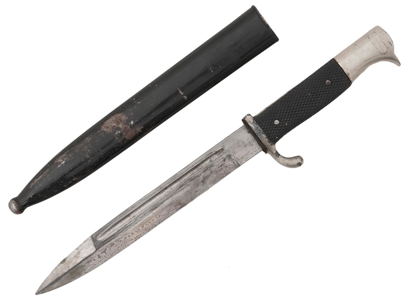 WWII NAZI GERMAN CLOSE COMBAT KNIFE IN SHEATH: A World War II German close combat knife, the Nahkampfmesser. Stainless-steel blade, black bakelite handle. Steel scabbard. The German combat knives became a favorite war souvenir for the allies. Seco