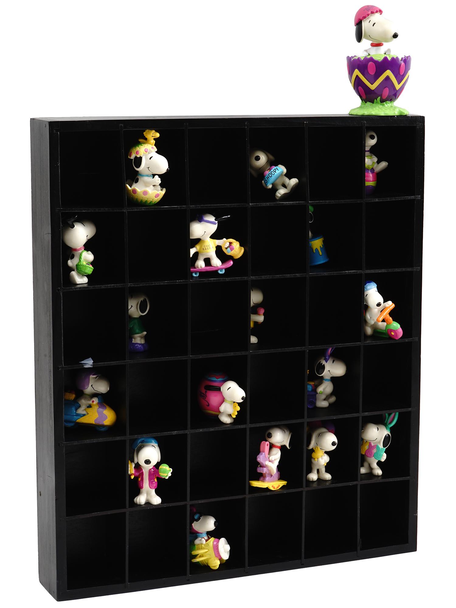 FULL EASTER SNOOPY COLLECTION WITH A DISPLAY CASE (1 of 5)