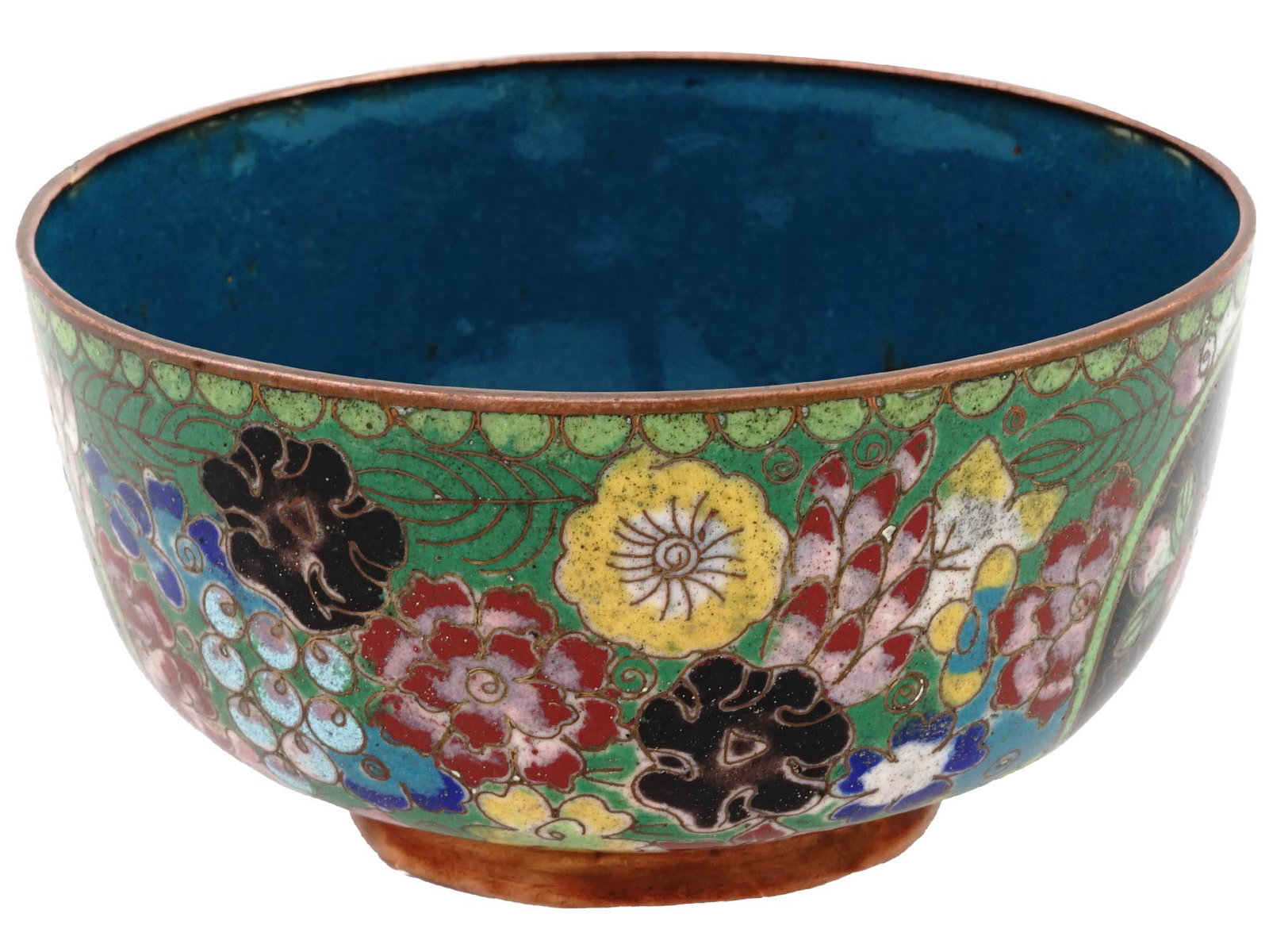 CHINESE MEIJI ERA CLOISONNE ENAMEL GOLDSTONE BOWL: A small antique Chinese Meiji era enamel over brass bowl. The exterior of the ware is enameled with polychrome images of blossoming flowers made in the Cloisonne technique. The neck and the base are d