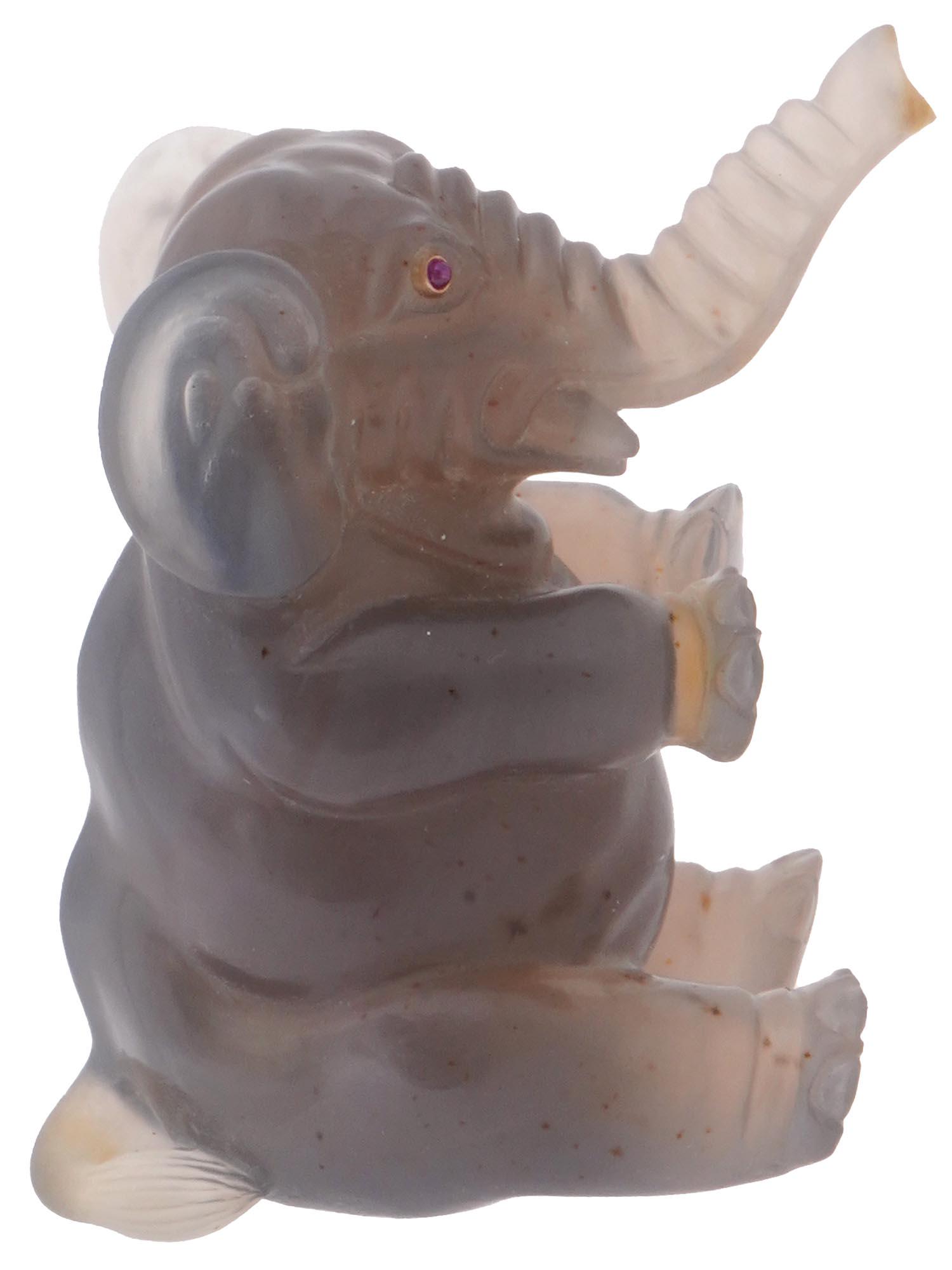 RUSSIAN HAND CARVED AGATE RUBY ELEPHANT FIGURINE (1 of 4)