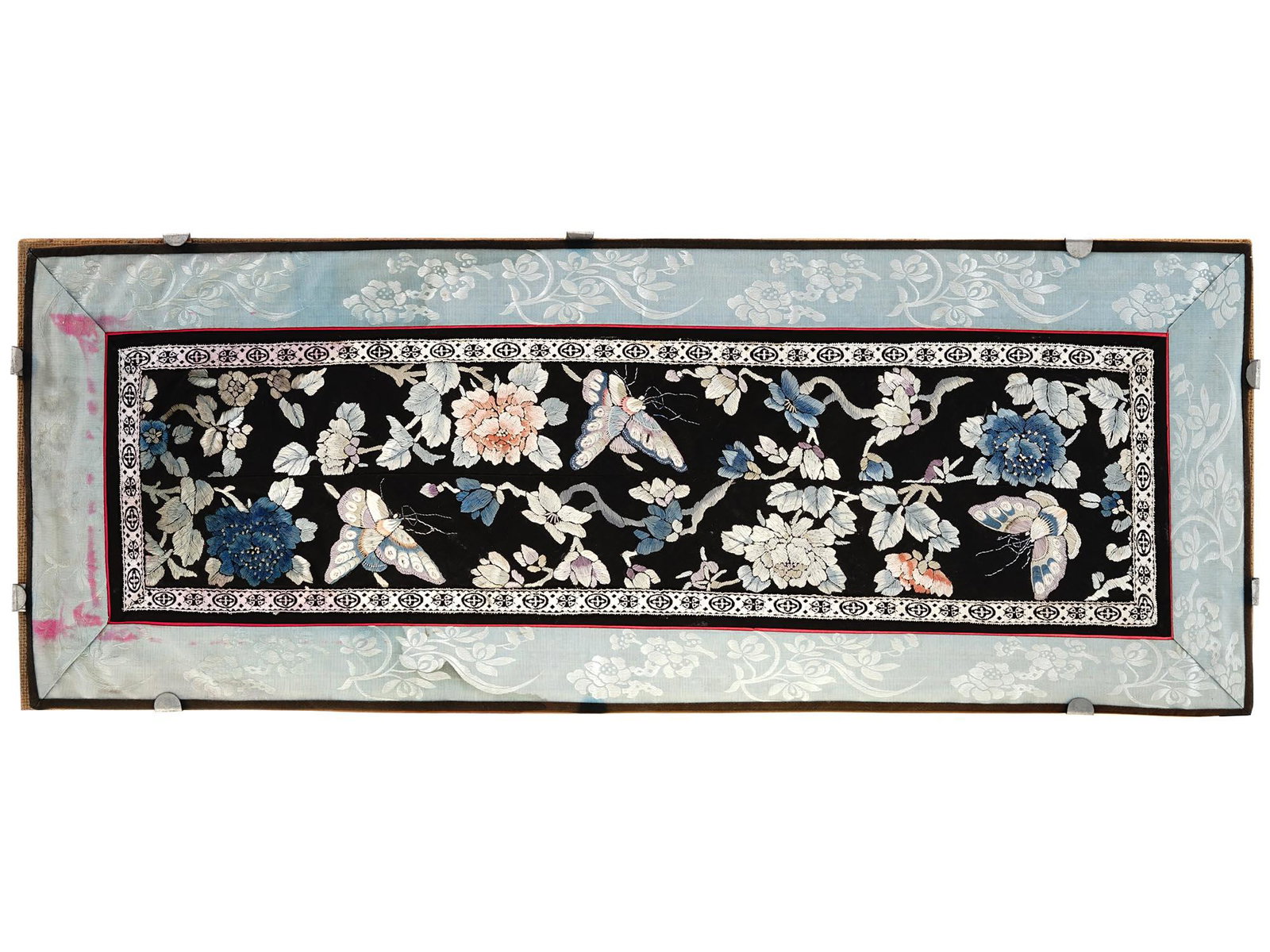 ANTIQUE CHINESE HAND EMBROIDERED ON SILK SCROLL (1 of 4)