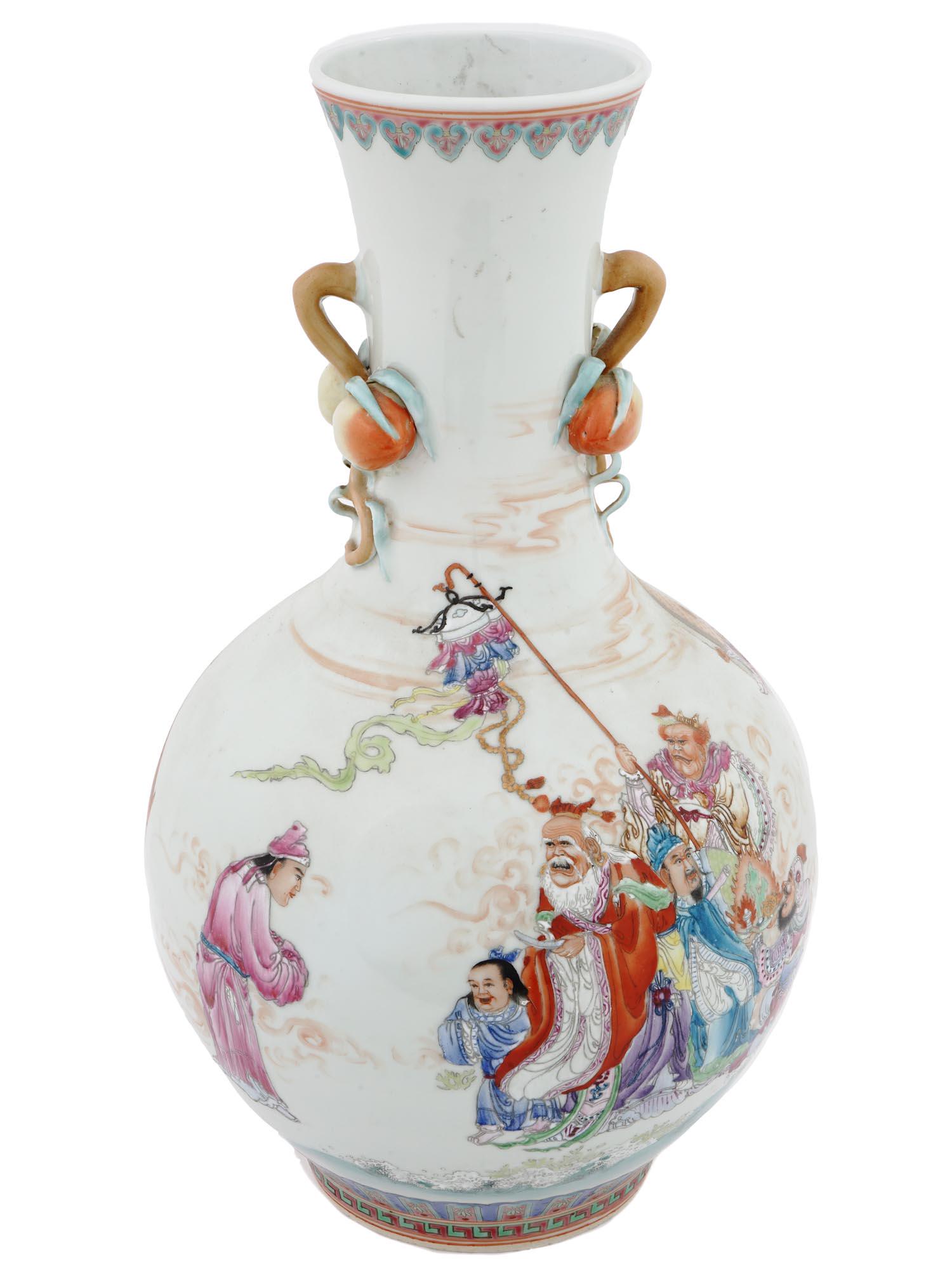 ANTIQUE CHINESE QING DYNASTY PORCELAIN VASE (1 of 8)