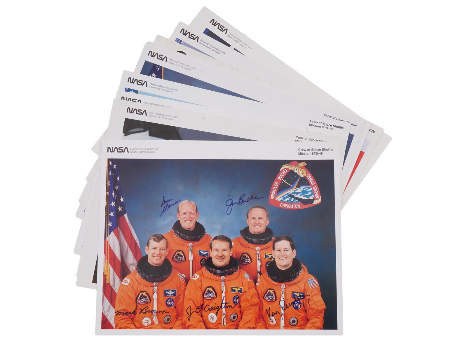 LOT 15 NASA PHOTOS AUTOGRAPHED BY SHUTTLES CREWS (1 of 10)