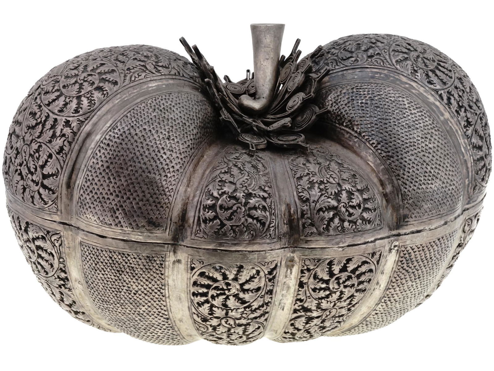 LARGE REPOUSSE SILVER PLATED GOOD LUCK PUMKIN BOX (1 of 8)