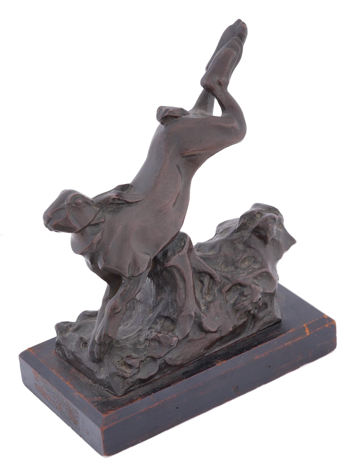 BRONZE RUNNING RABBIT SCULPTURE IN BECQUEREL MANNER: A vintage cast bronze sculpture depicting a running rabbit. The sculpture is made in the manner of Andre Vincent Becquerel, French, 1893 to 1981. Mounted on a rectangular shaped wooden stand. Circa: 1