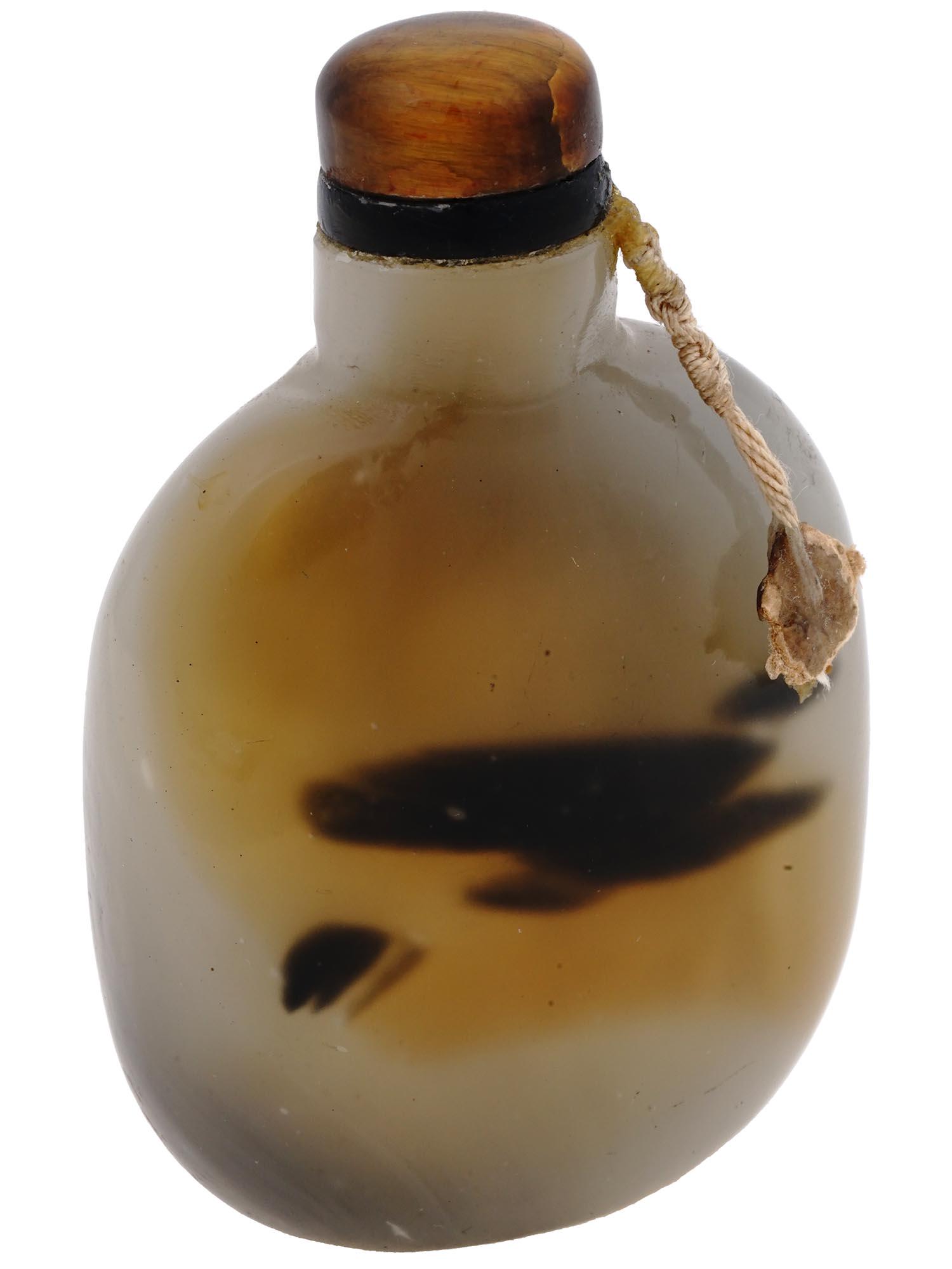 ANTIQUE CHINESE AGATE AND TIGER EYE SNUFF BOTTLE (1 of 6)
