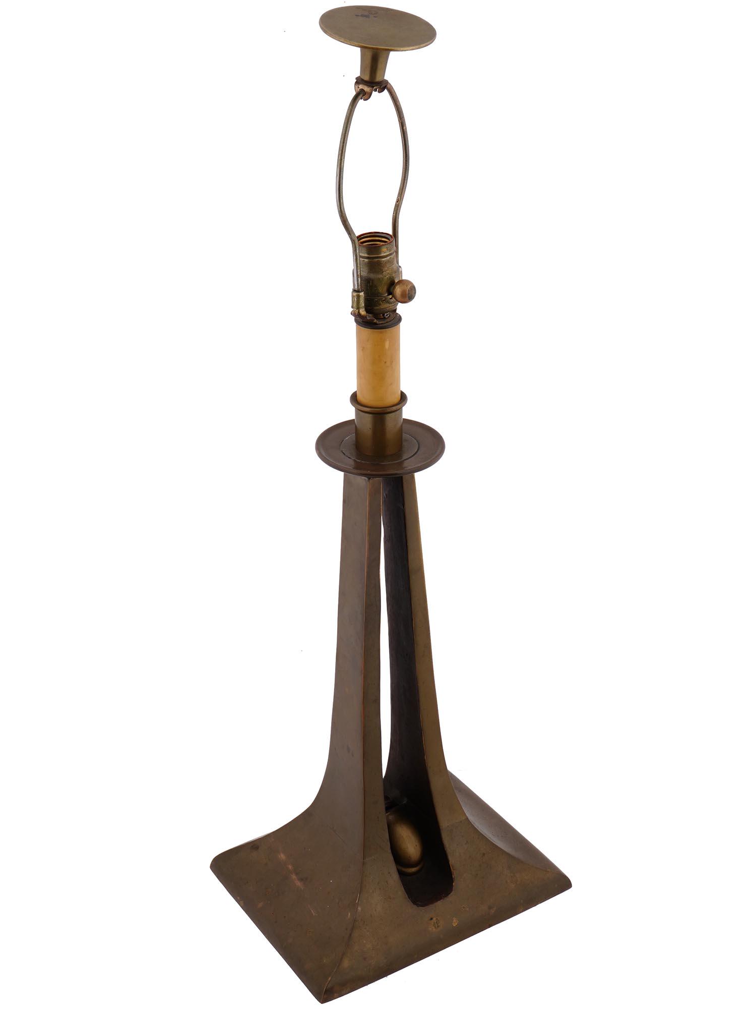 VINTAGE BRONZE ART DECO TABLE LAMP (1 of 7)