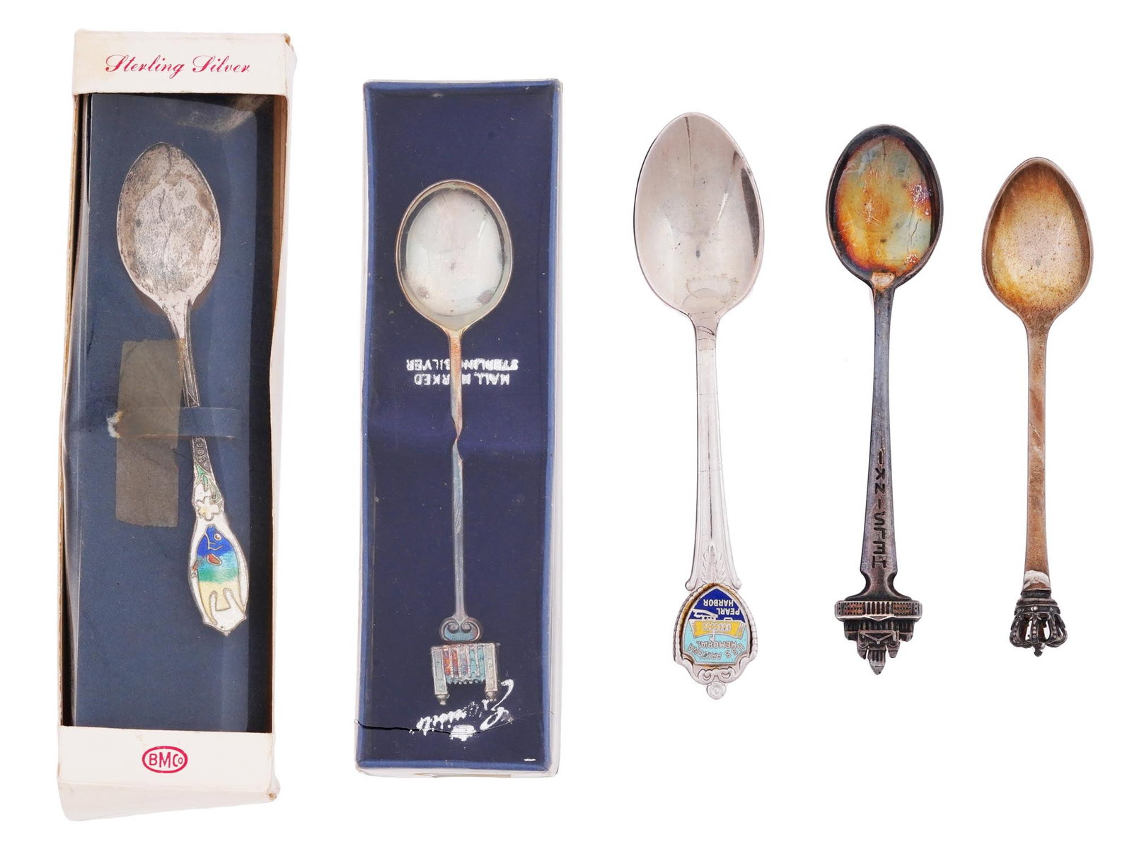 FIVE VINTAGE STERLING SILVER SOUVENIR SPOONS (1 of 9)