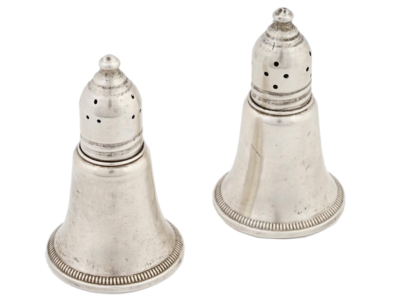 1940S DUCHIN CREATION SILVER SALT PEPPER SHAKERS: A vintage 1940s Duchin Creation sterling silver weighted salt and pepper shakers set. Each piece has a tapered bell shaped body with a rope style trim and domed stoppers with a knobbed final and holes